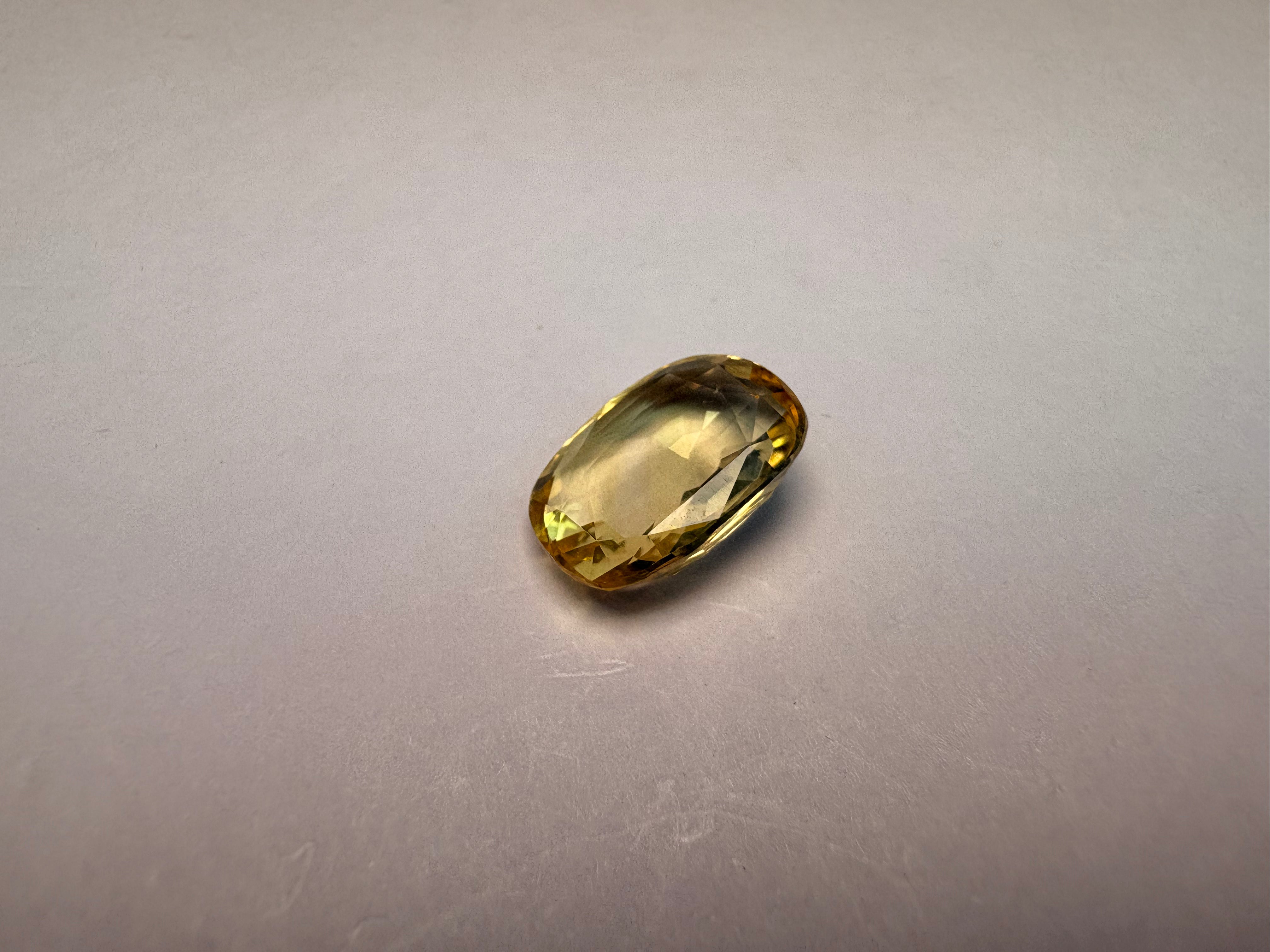 Yellow Sapphire 4.80 carat YSR-277 close view