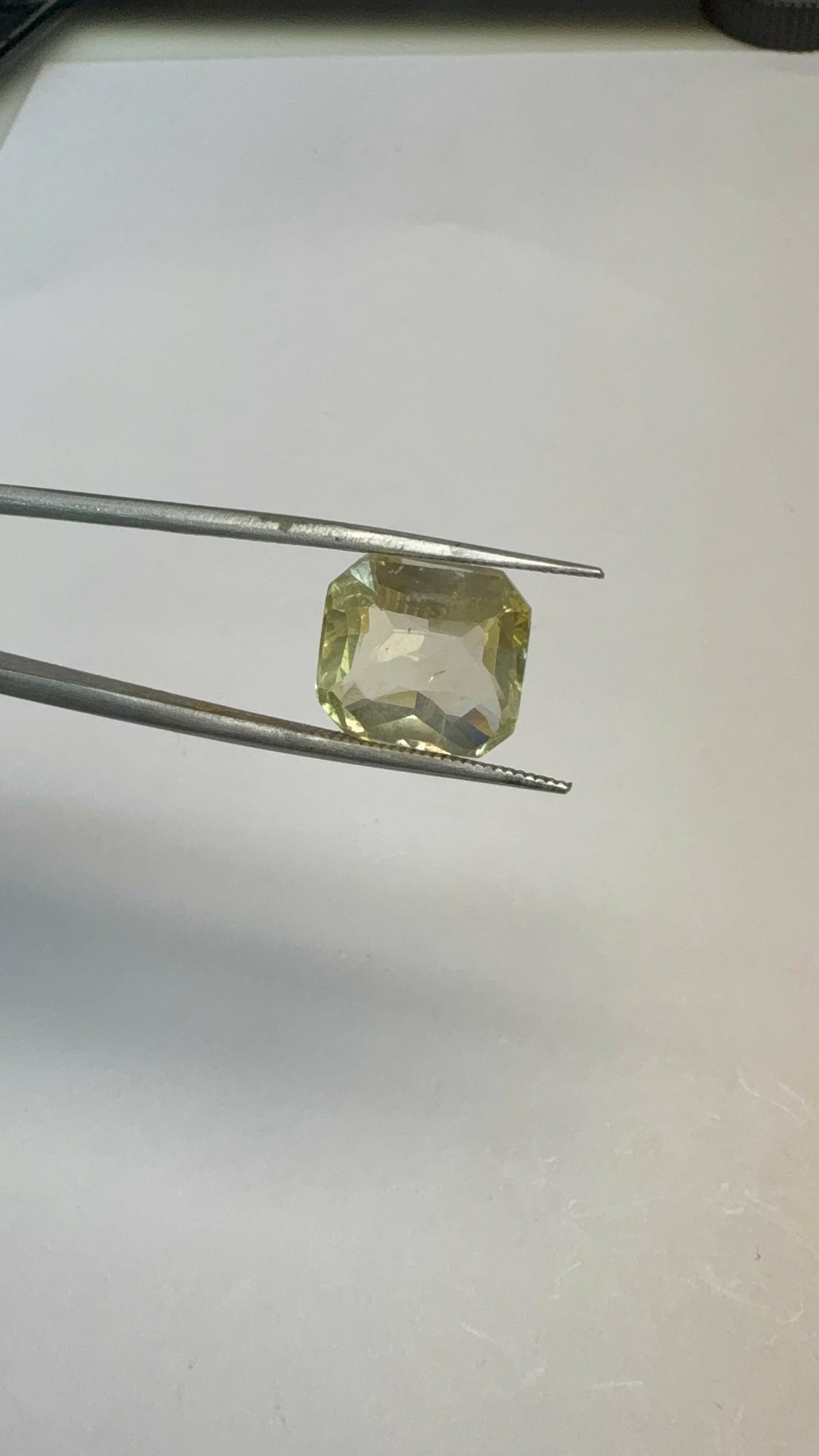 Yellow Sapphire 8.54 carat YSR-279 face-up view