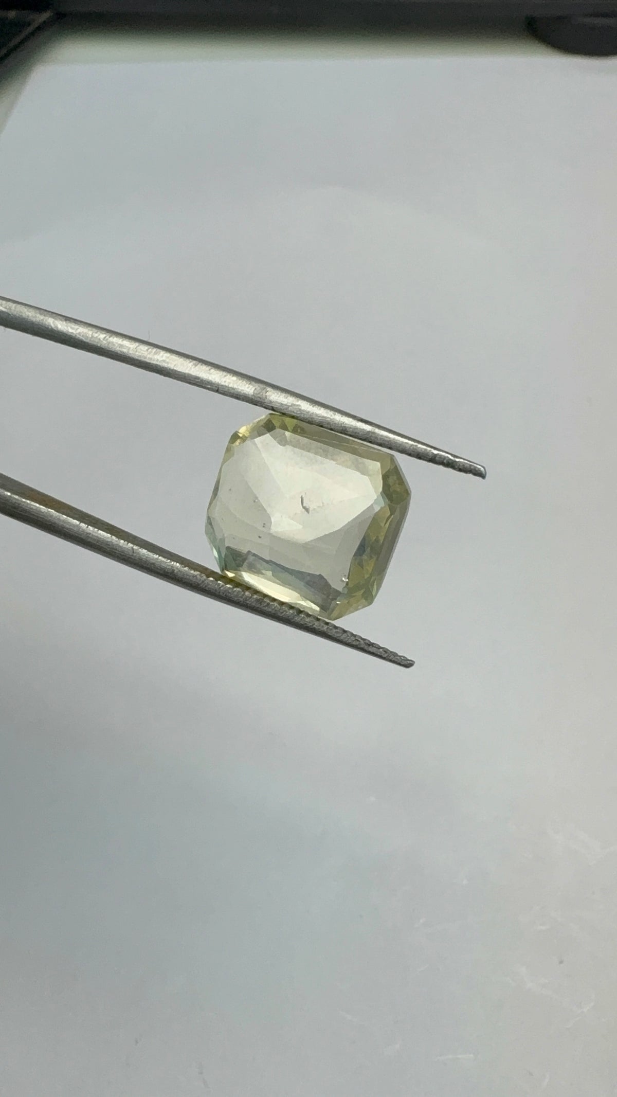 Yellow Sapphire 8.54 carat YSR-279 alternate face-up view