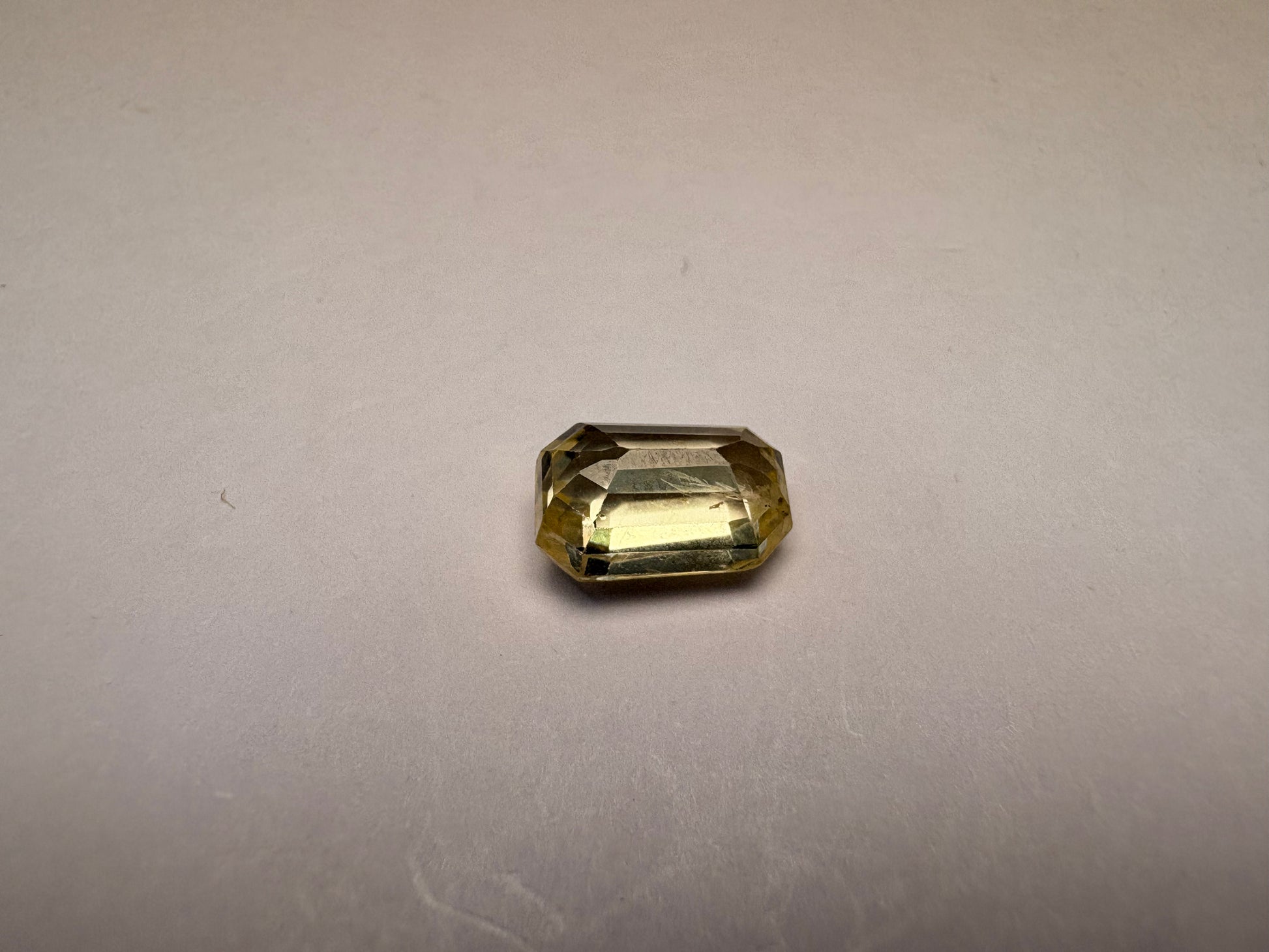 Yellow Sapphire 4.19 carat YSR-280 alternate face-up view