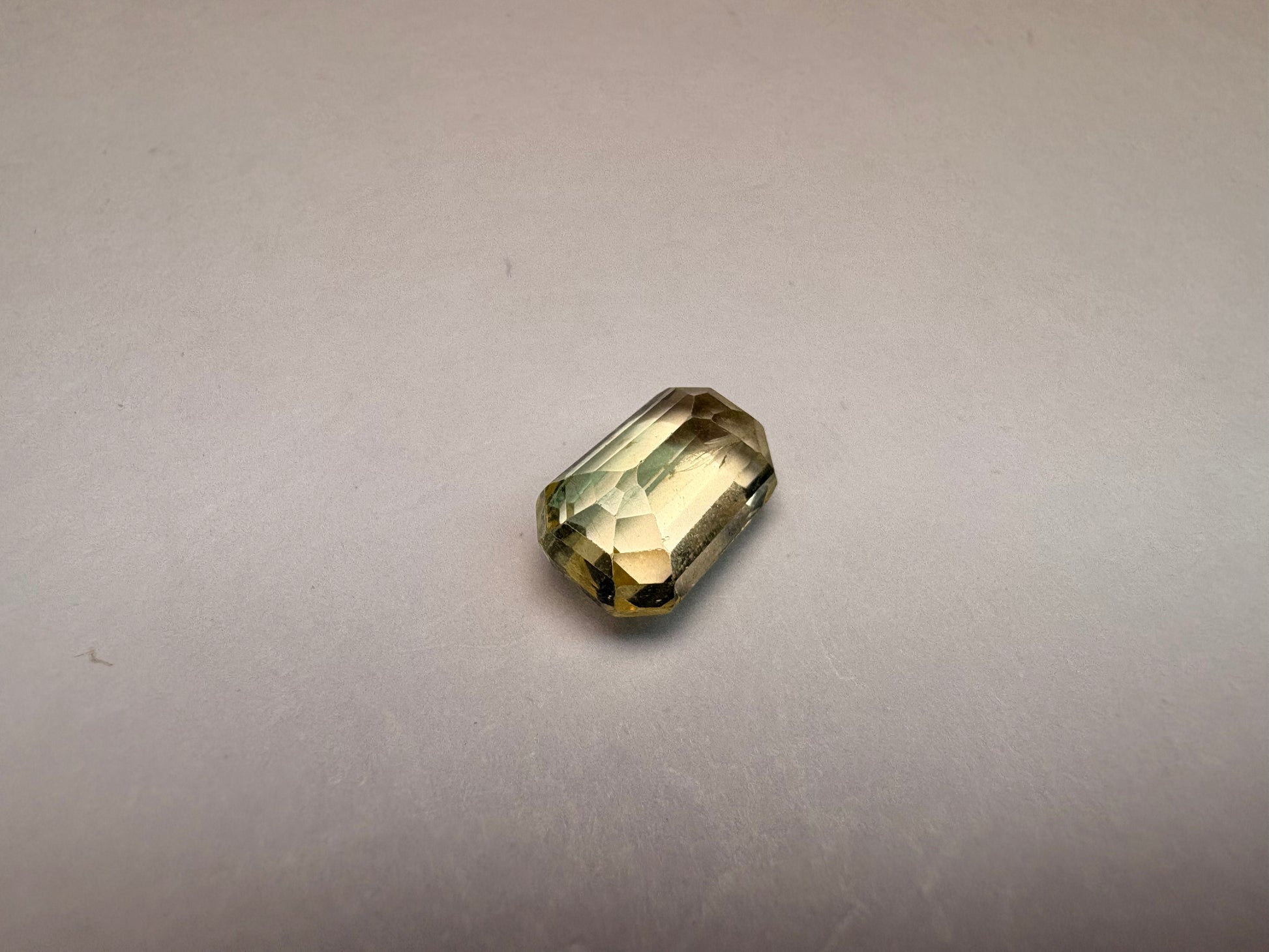 Yellow Sapphire 4.19 carat YSR-280 close view