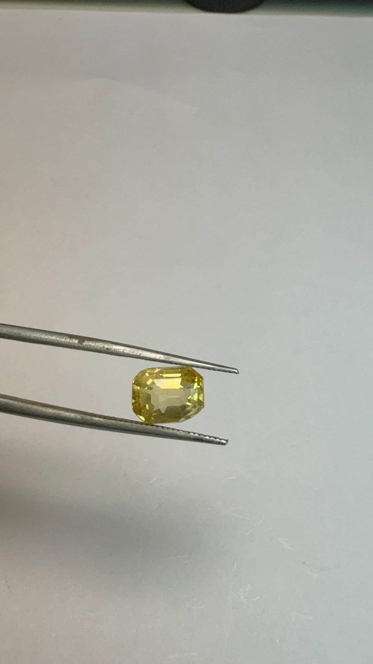 Yellow Sapphire 4.05 carat YSR-281 front view