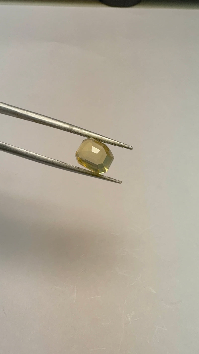 Yellow Sapphire – 4.05 Carat – Sri Lanka