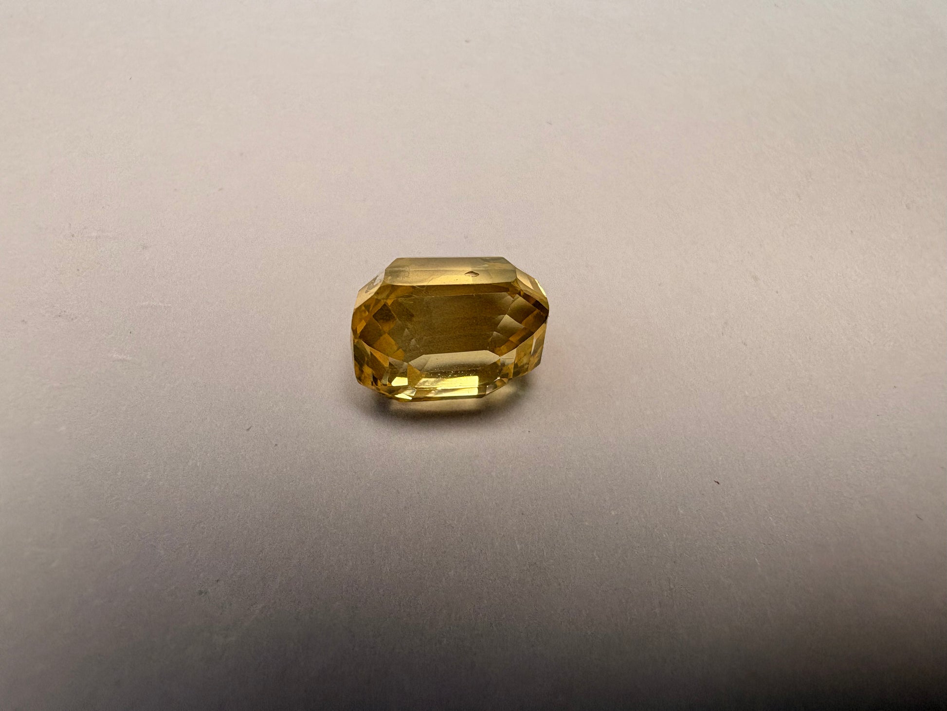 Yellow Sapphire 4.05 carat YSR-281 alternate face-up view