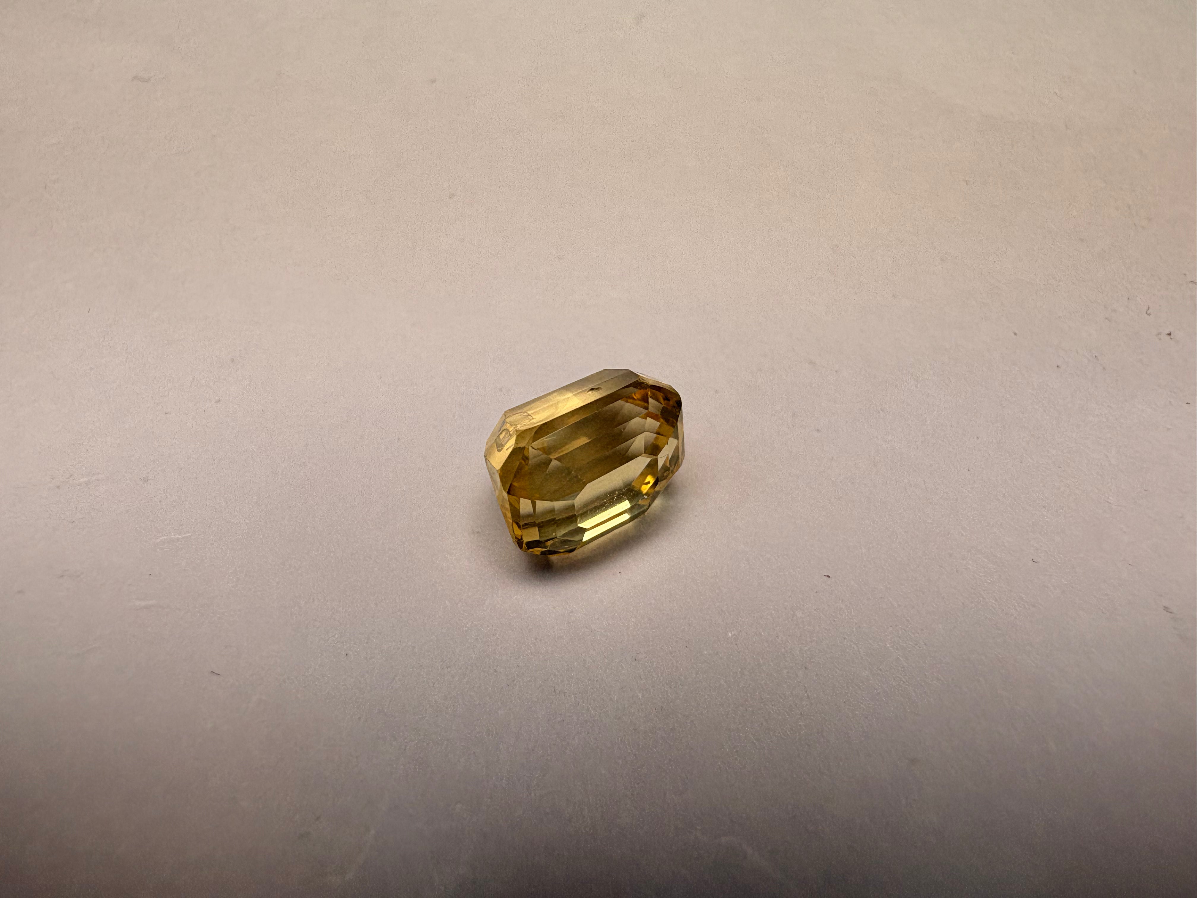 Yellow Sapphire 4.05 carat YSR-281 angled view
