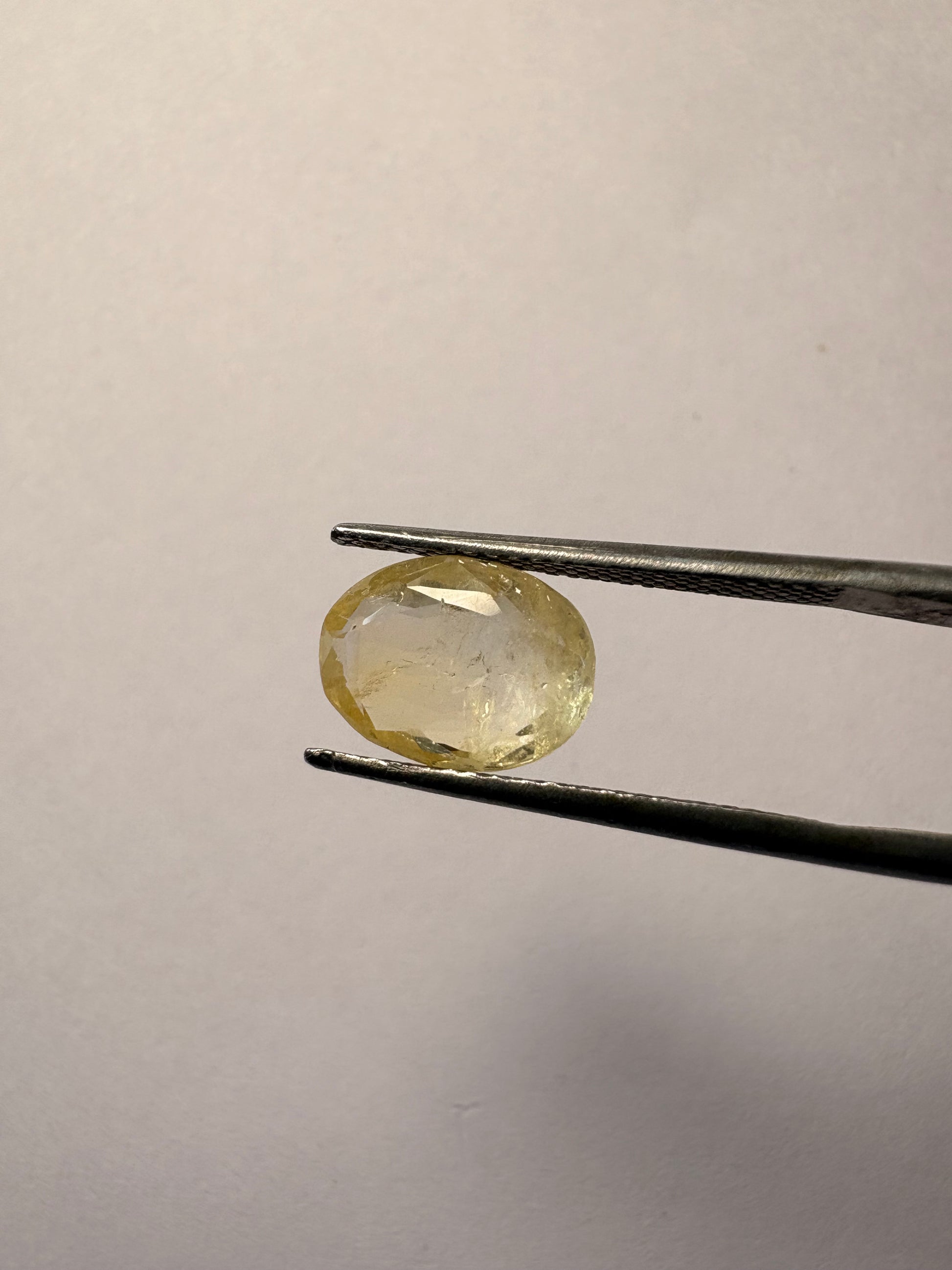 Yellow Sapphire 4.04 carat YSR-300 reverse view