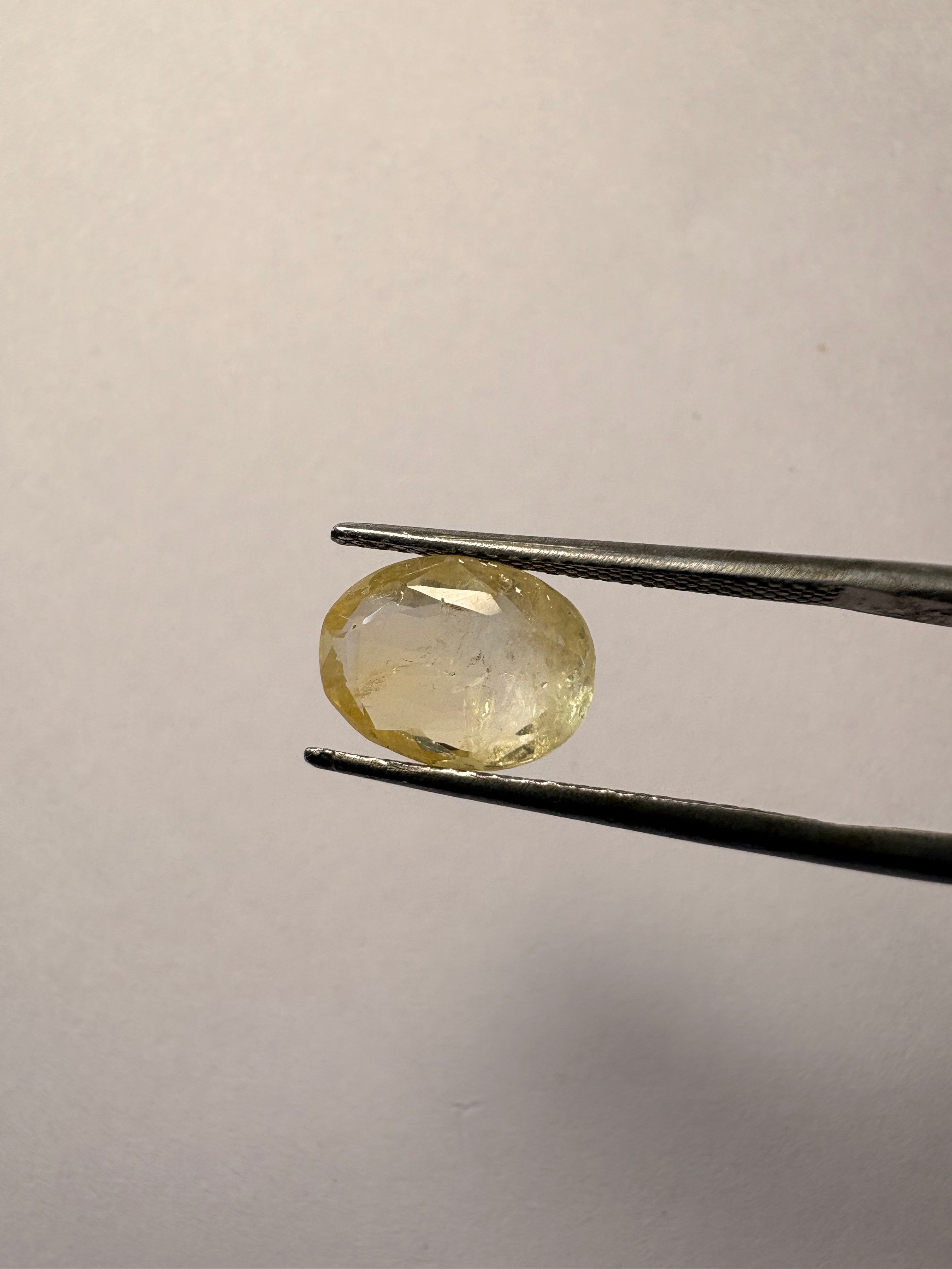 Yellow Sapphire 4.04 carat YSR-300 reverse view