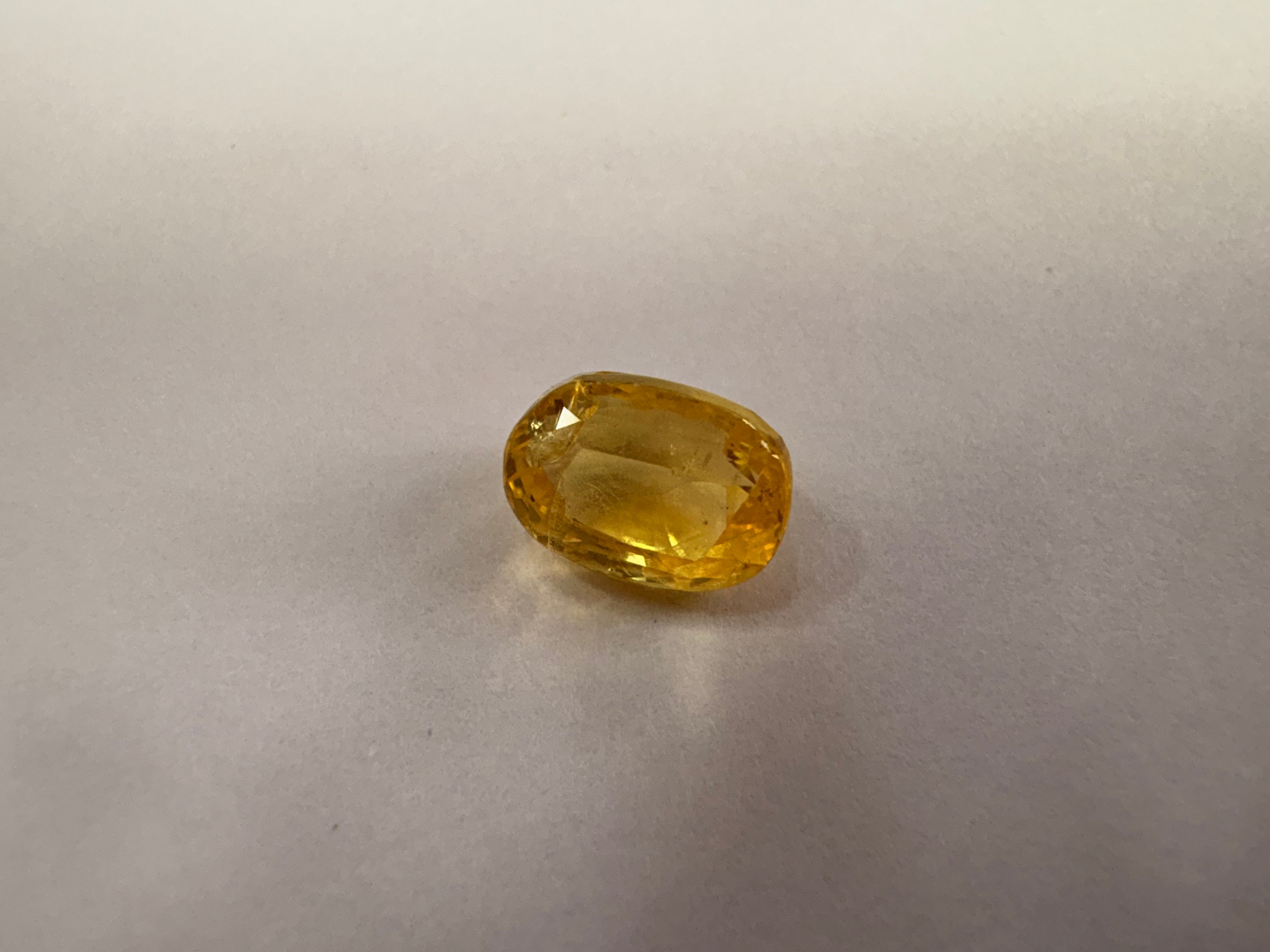 Yellow Sapphire 4.10 carat YSR-34 alternate face-up view