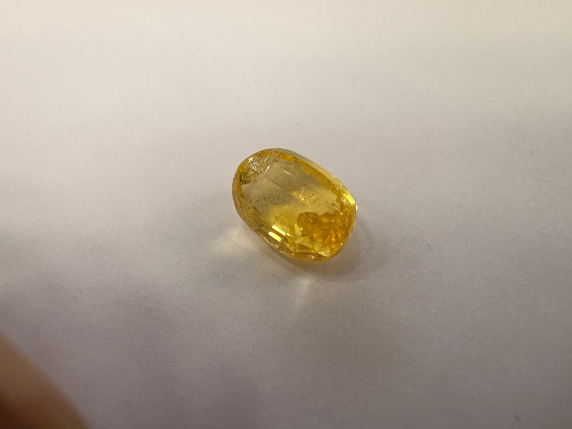 Yellow Sapphire 4.10 carat YSR-34 close view