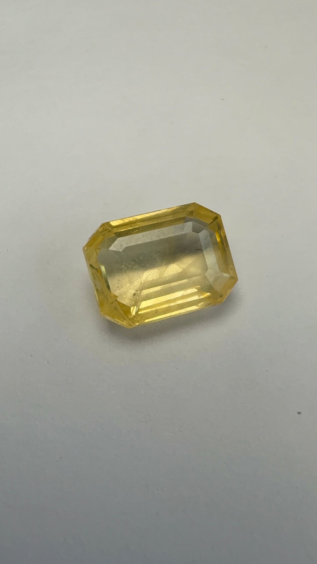 Yellow Sapphire 5.17 carat YSR-45 face-up view