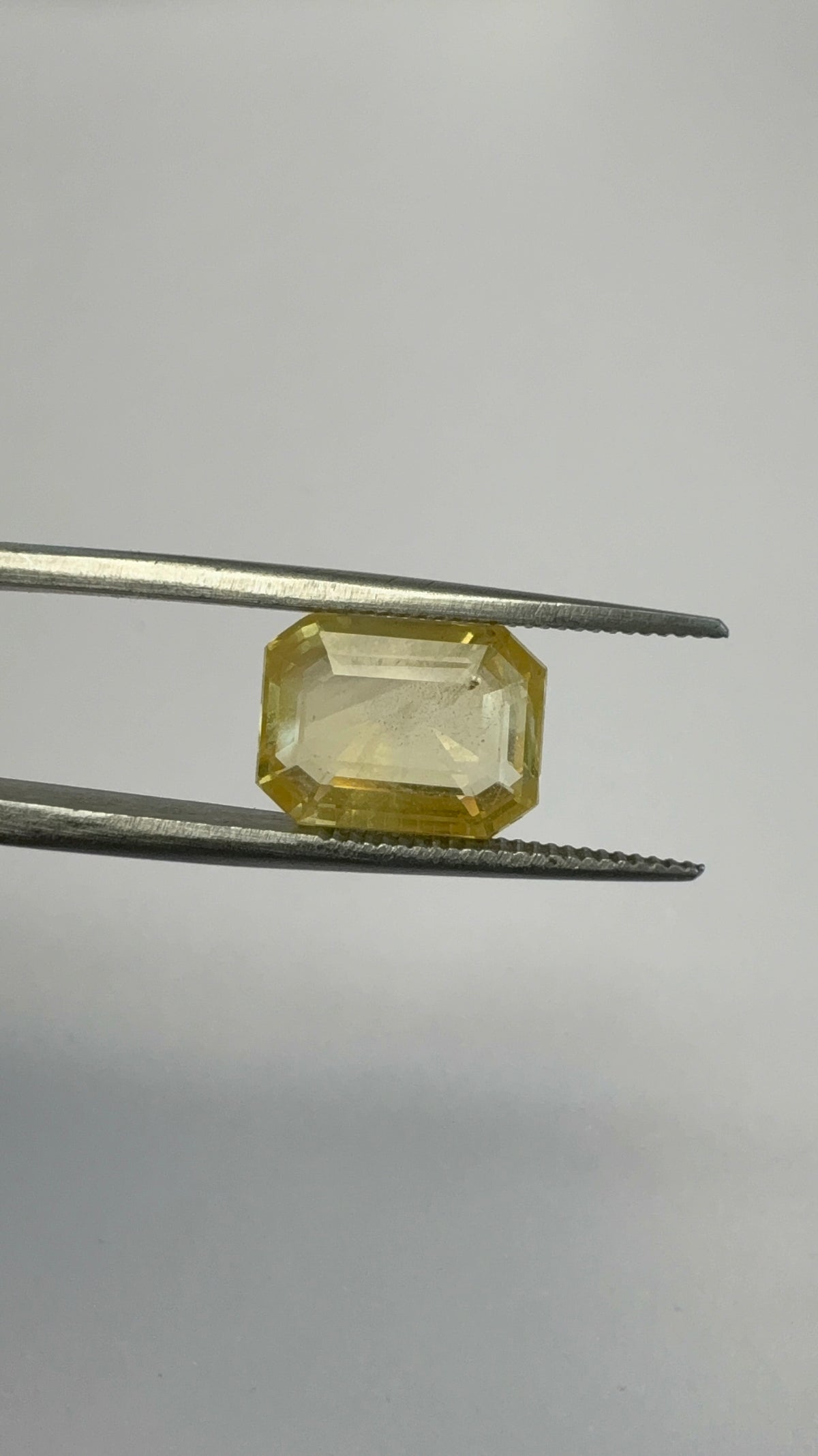 Yellow Sapphire 5.17 carat YSR-45 close view