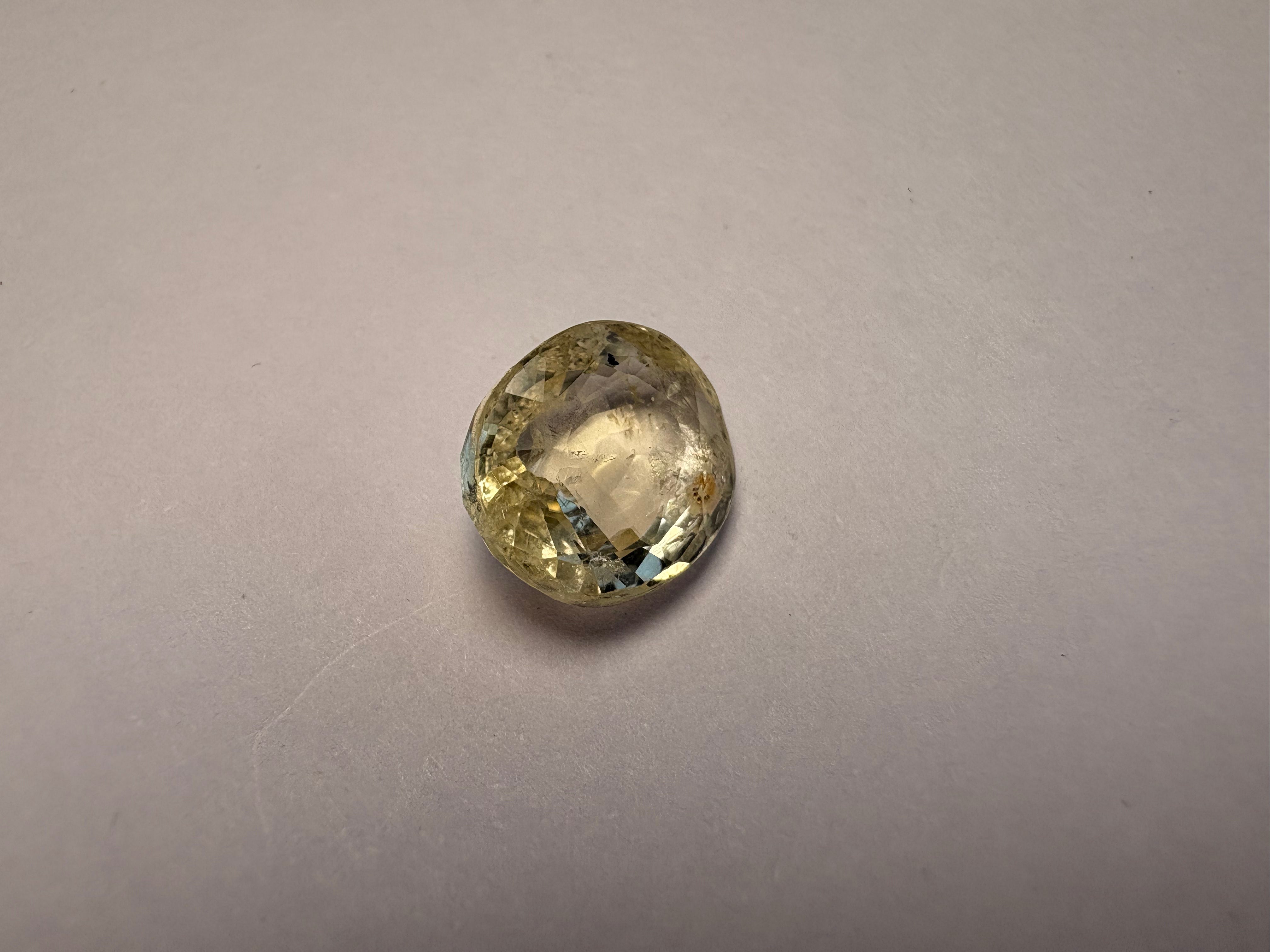Yellow Sapphire 5.21 carat YSR-46 close view