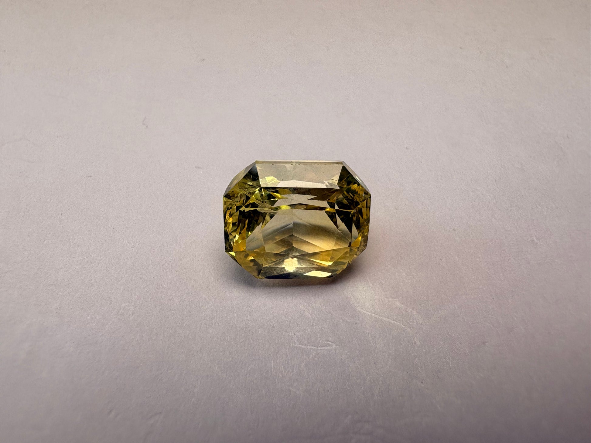 Yellow Sapphire 7.50 carat YSR-47 alternate face-up view
