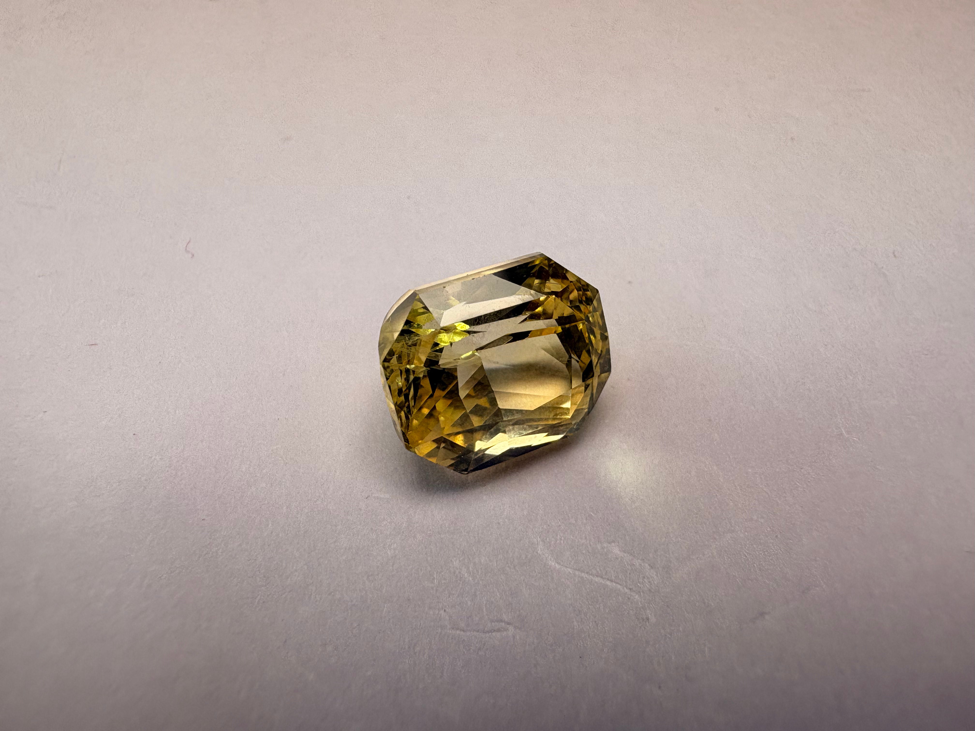 Yellow Sapphire 7.50 carat YSR-47 angled view
