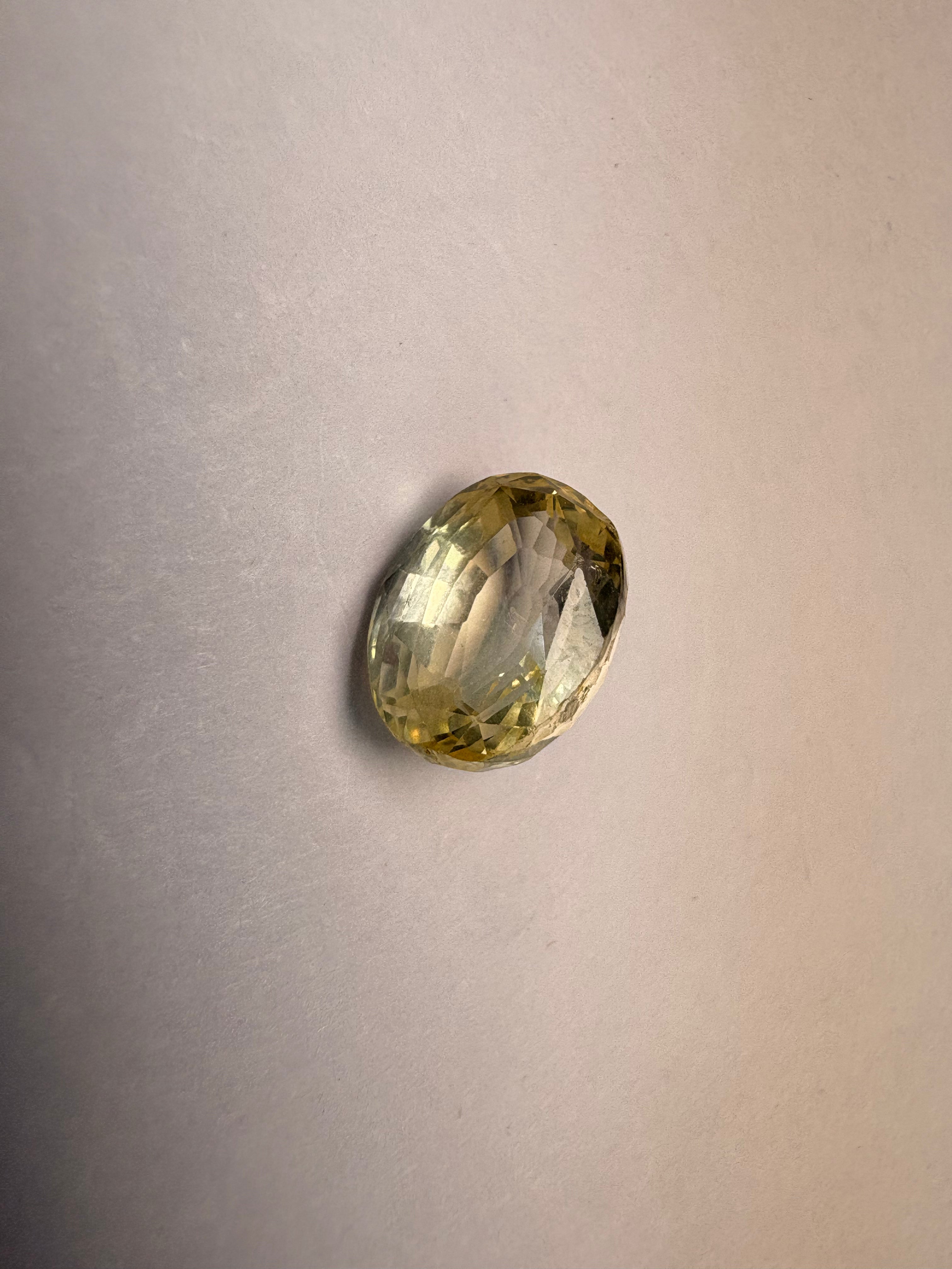 Yellow Sapphire 5.58 carat YSR-50 close view
