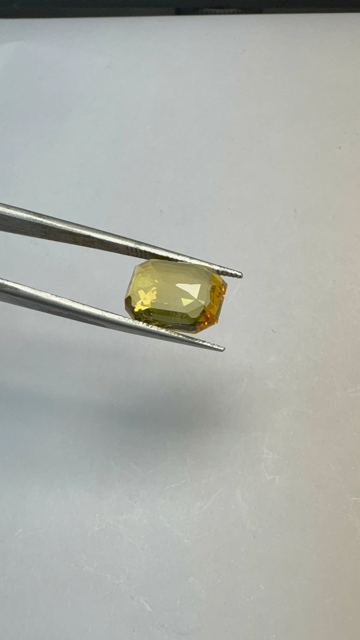 Yellow Sapphire 7.58 carat YSR-51 face-up view