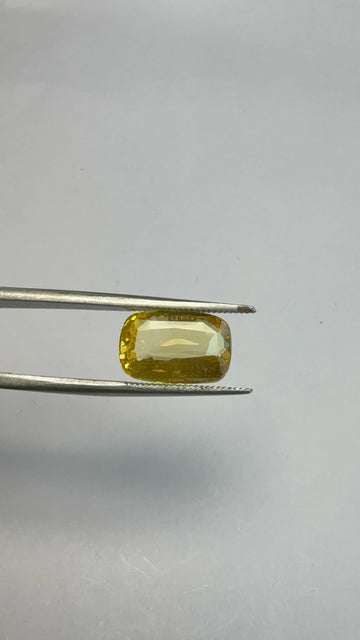 Yellow Sapphire 5.27 carat YSR-52 front view