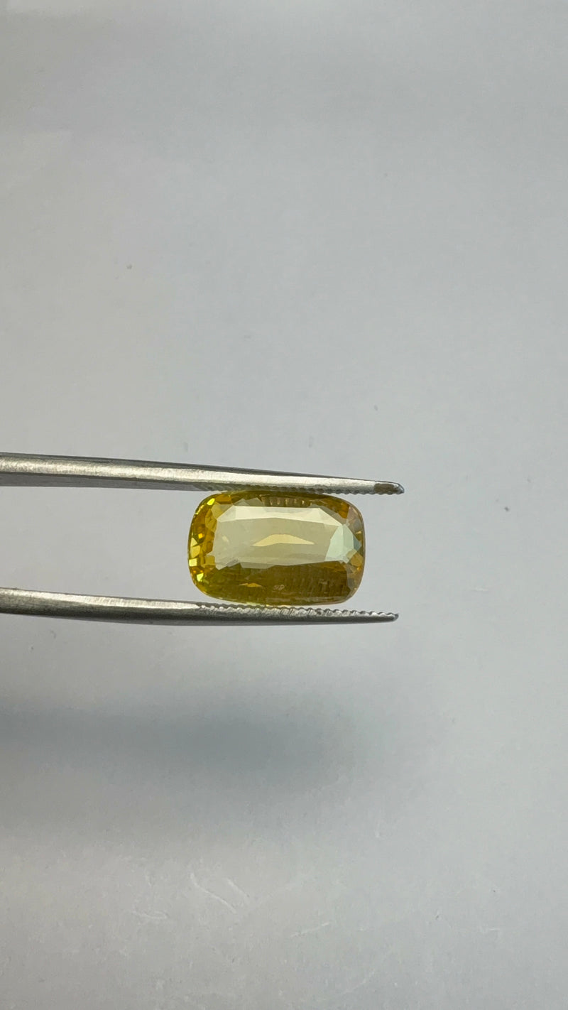 Yellow Sapphire – 5.27 Carat – Sri Lanka