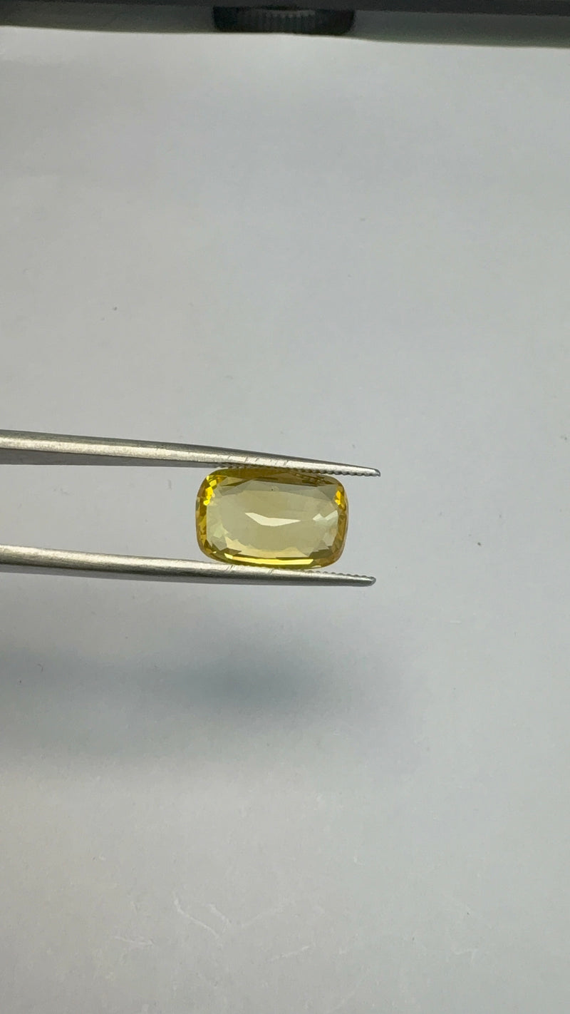 Yellow Sapphire – 5.27 Carat – Sri Lanka