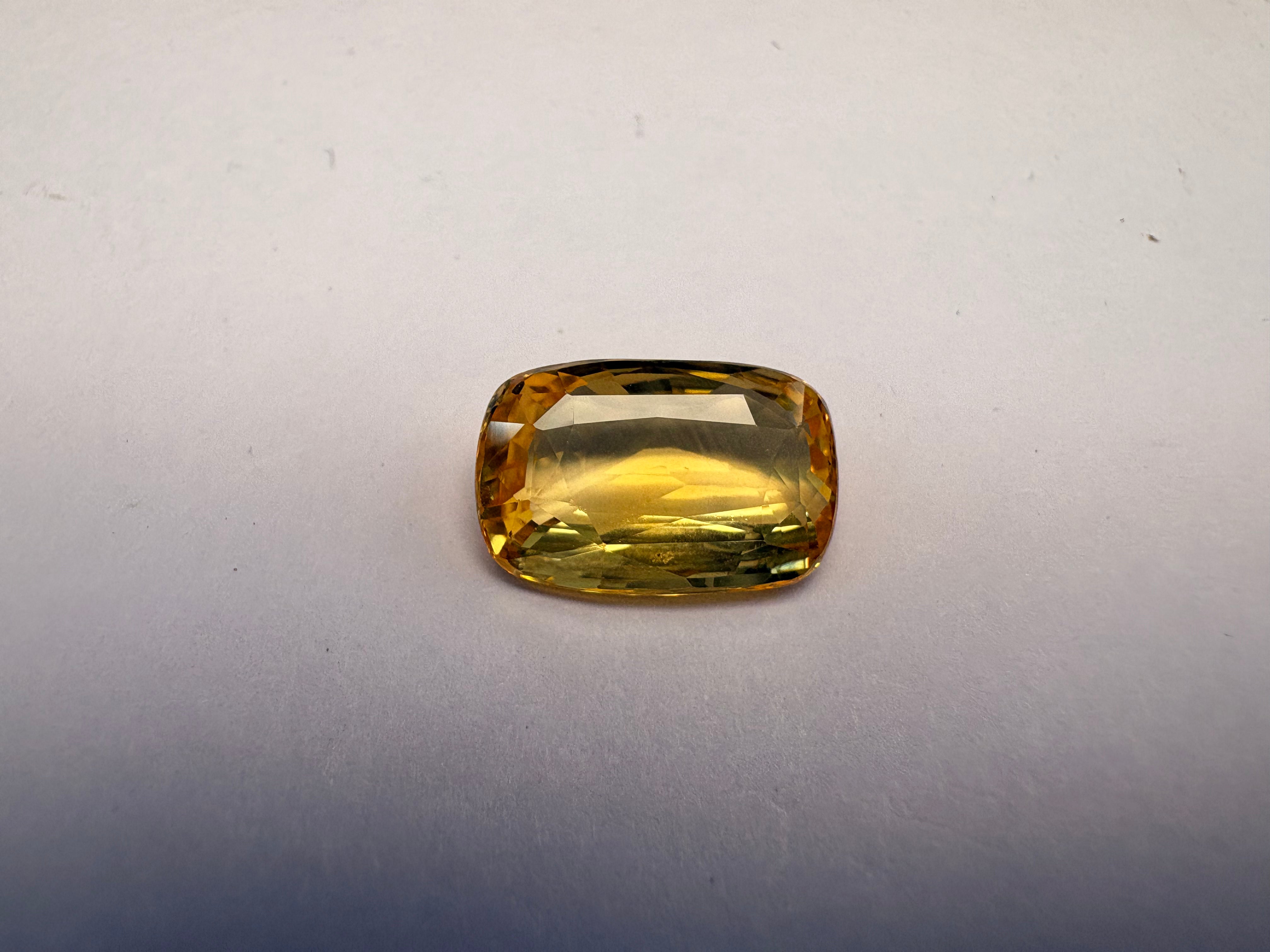 Yellow Sapphire 5.27 carat YSR-52 alternate face-up view