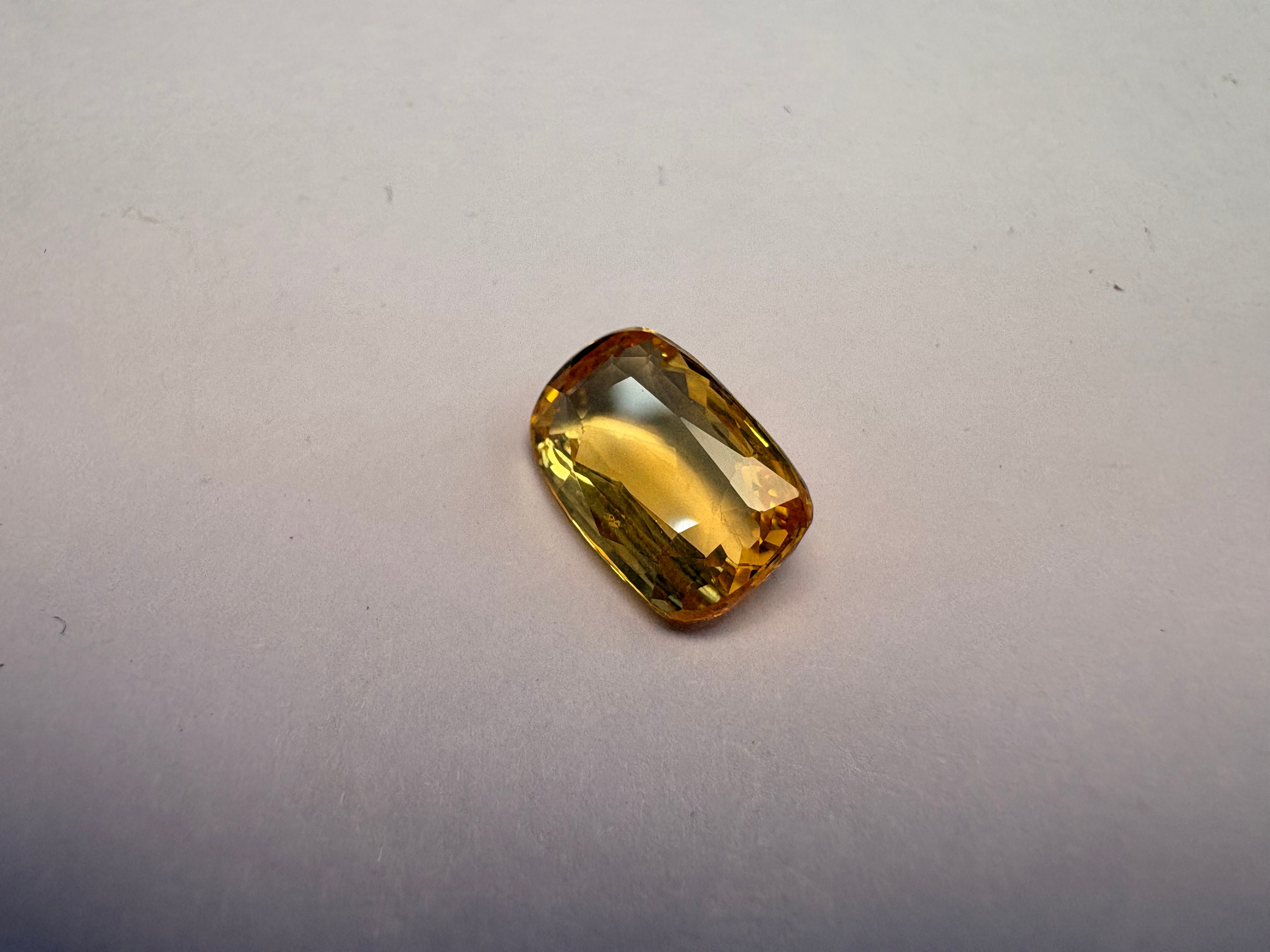 Yellow Sapphire 5.27 carat YSR-52 close view