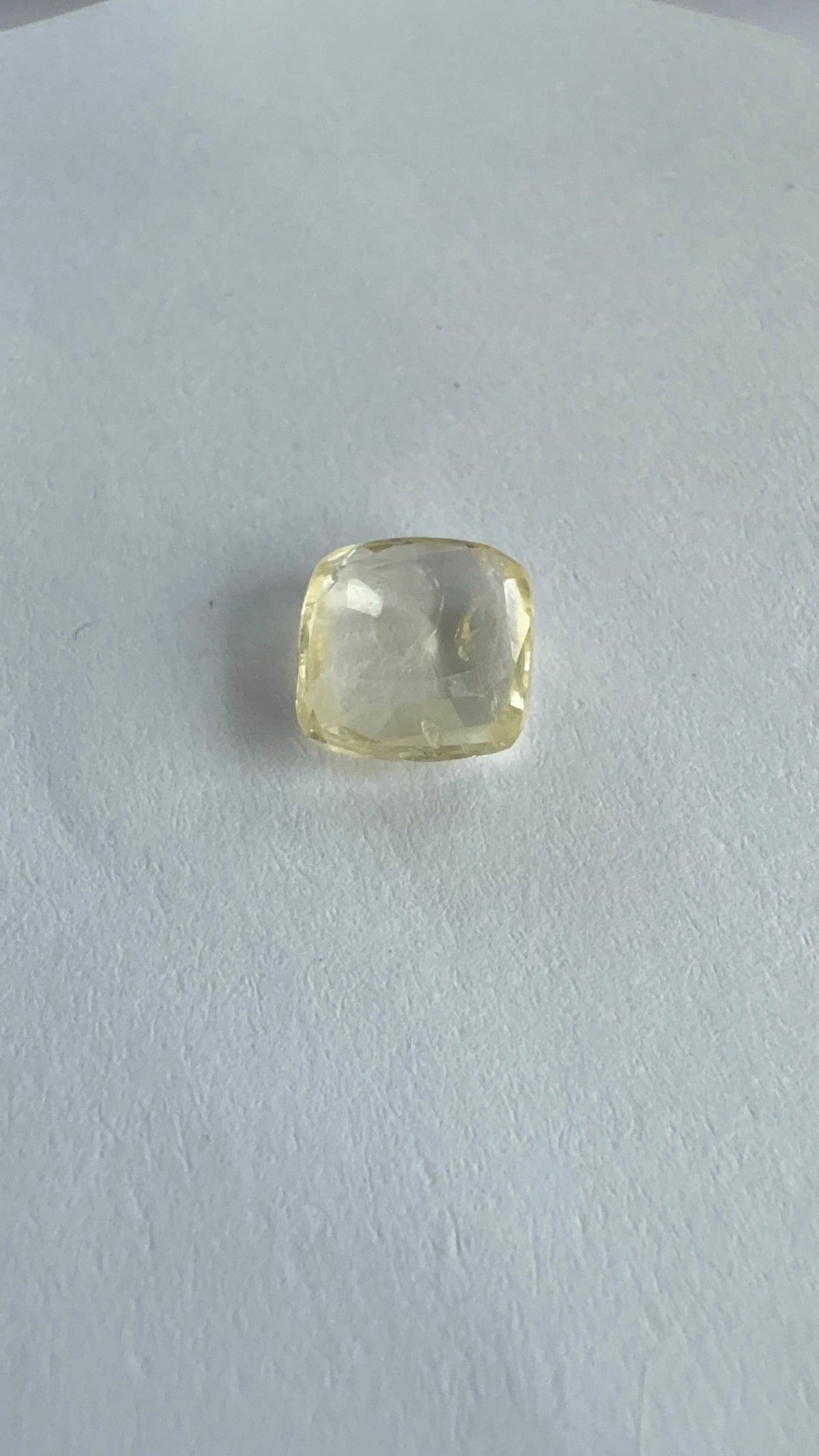 Yellow Sapphire 3.00 carat YSR-57 face-up view