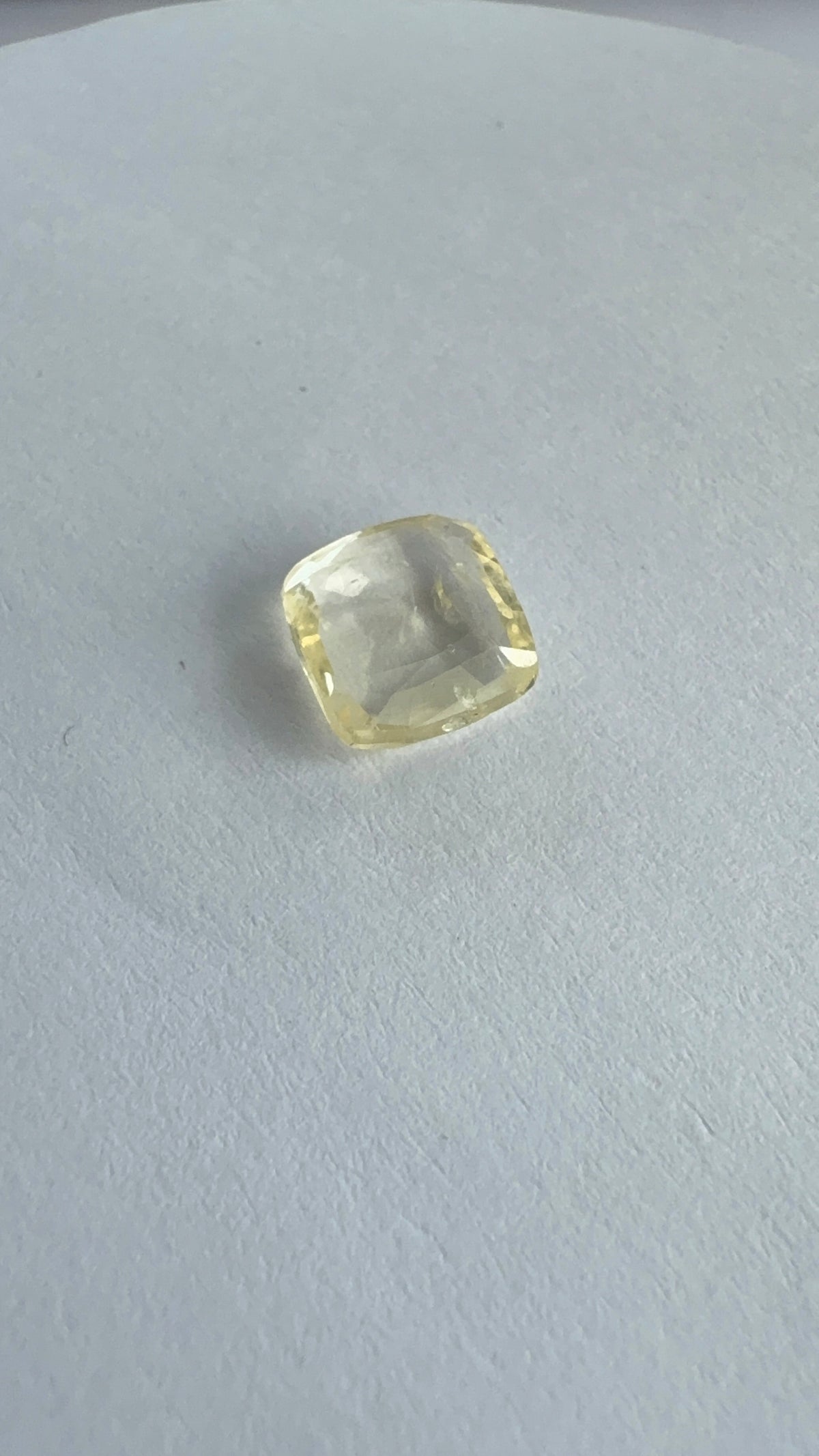 Yellow Sapphire 3.00 carat YSR-57 alternate face-up view