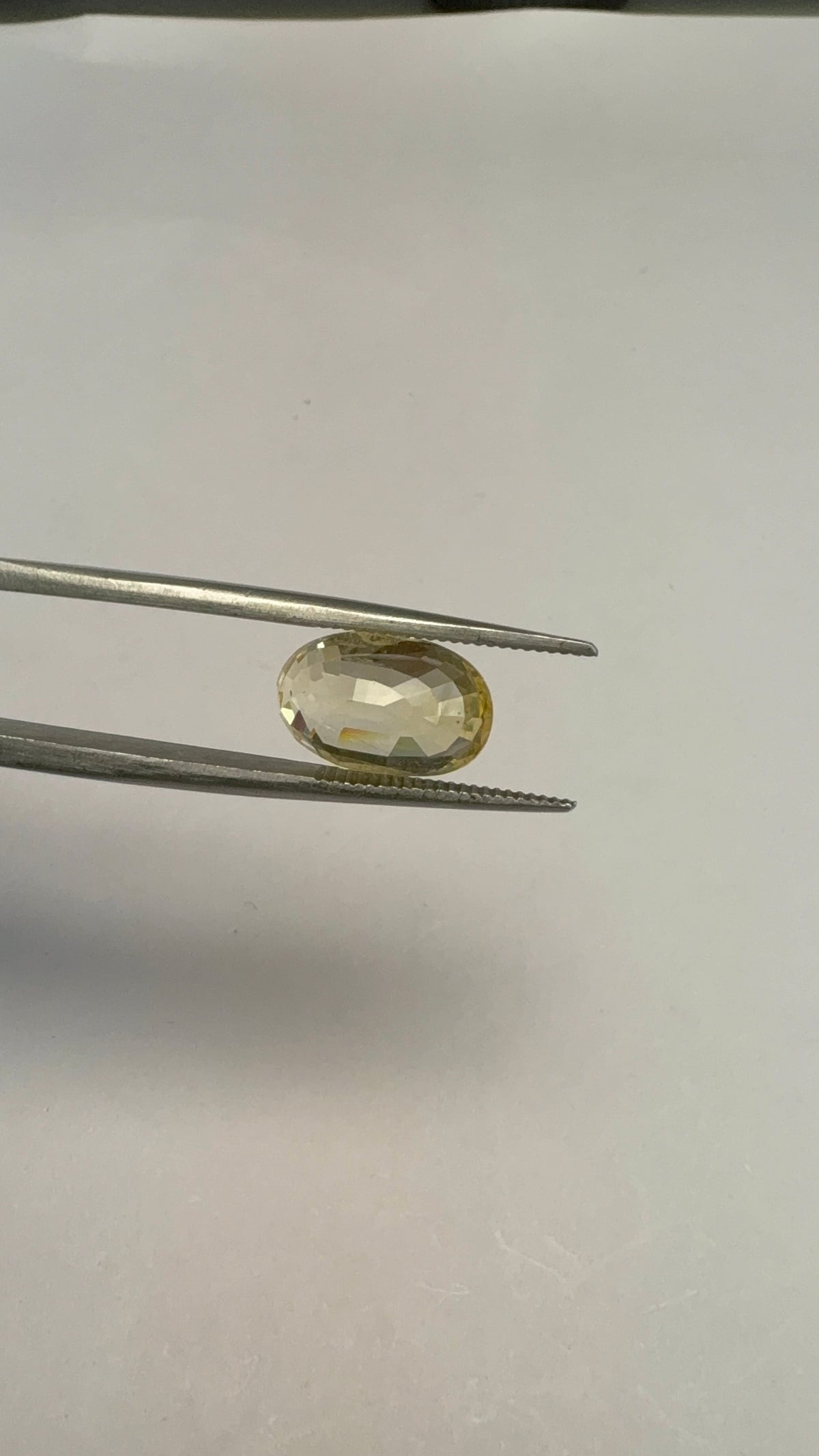 Yellow Sapphire 5.52 carat YSR-62 face-up view