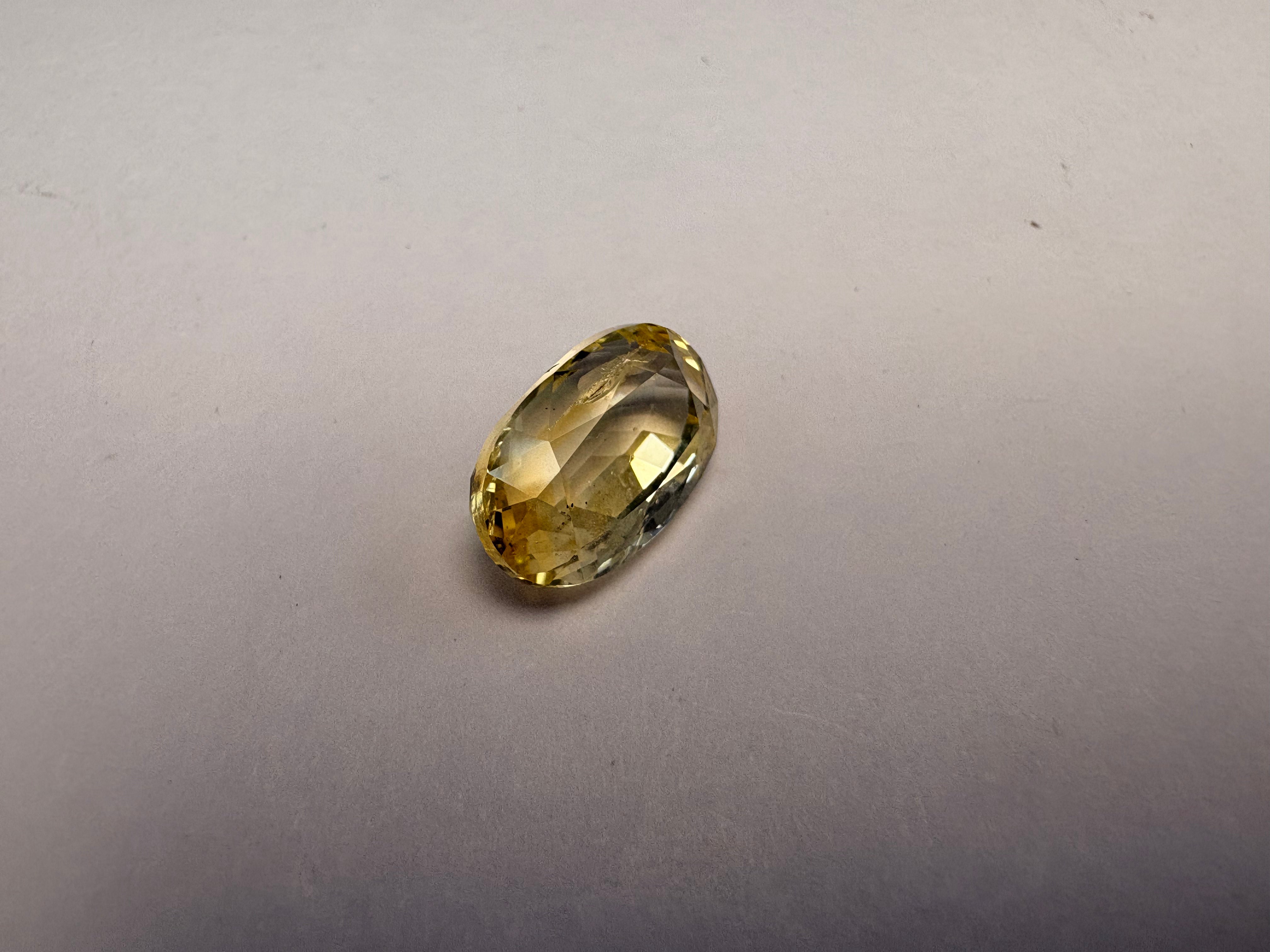 Yellow Sapphire 5.52 carat YSR-62 reverse view