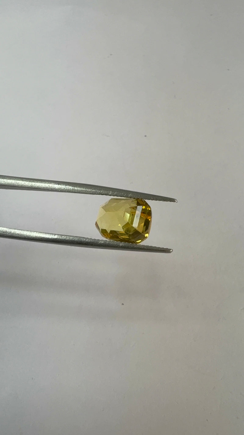 Yellow Sapphire – 5.18 Carat – Sri Lanka