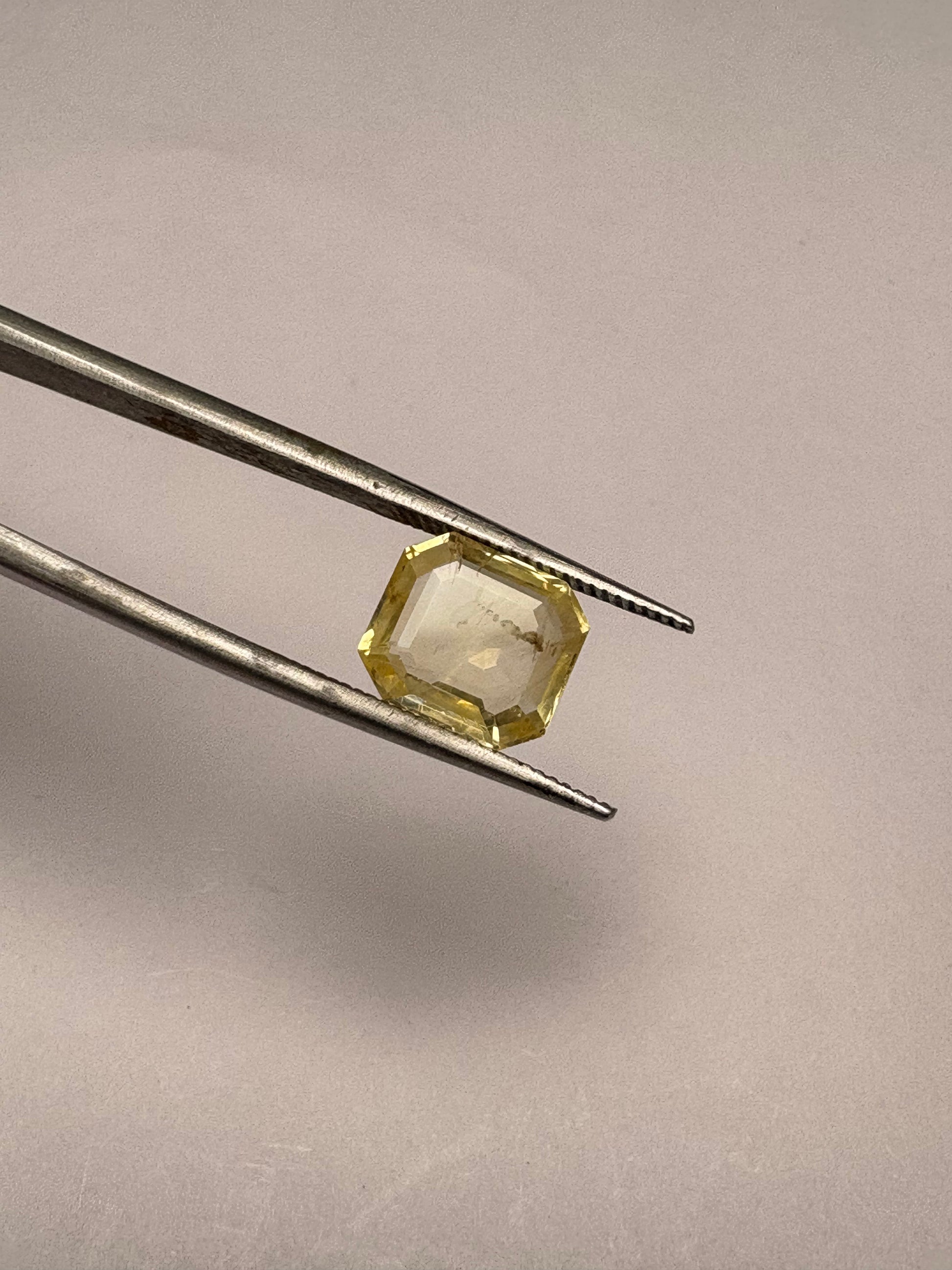 Yellow Sapphire 2.82 carat YSR-7 front view