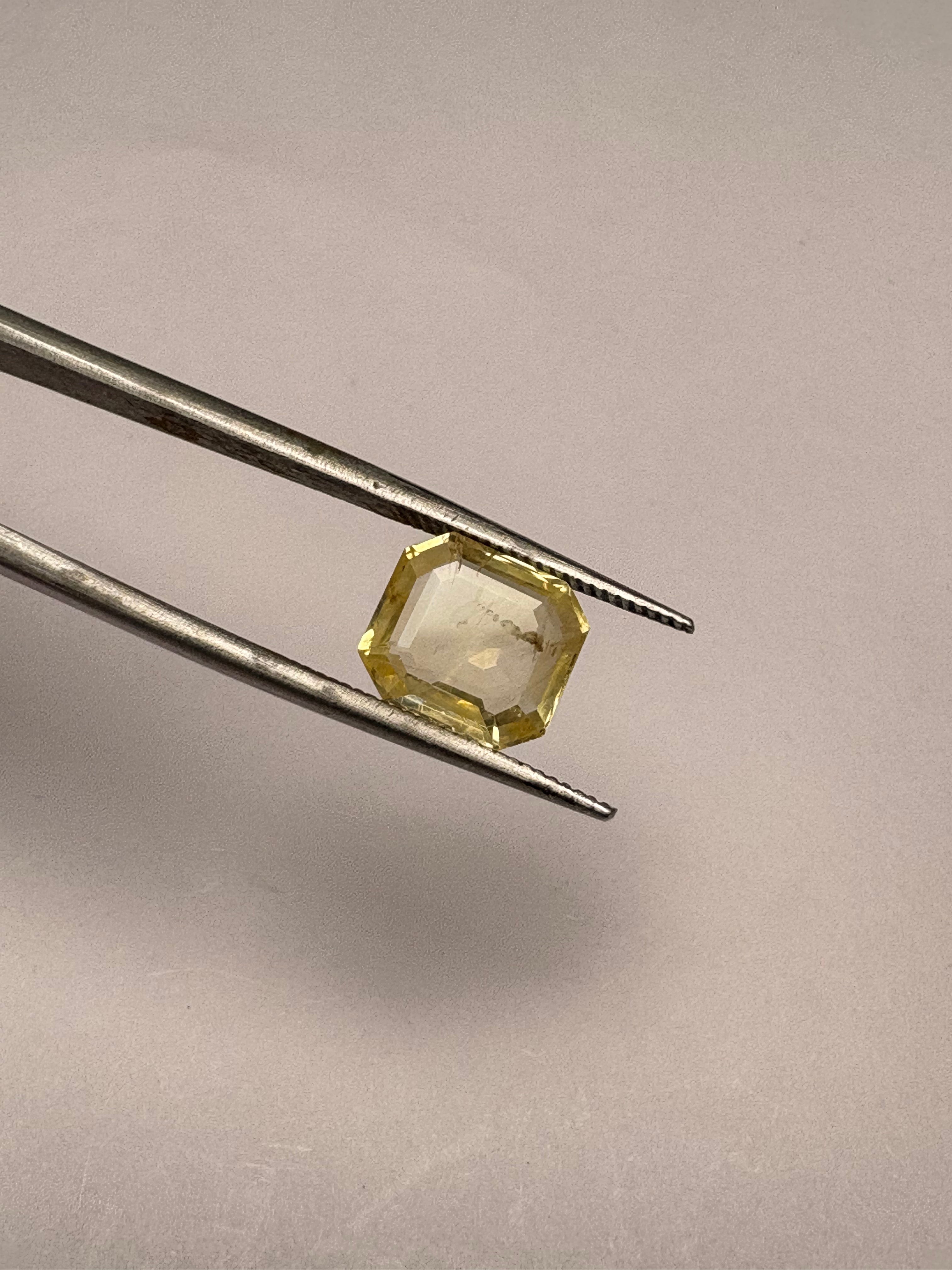 Yellow Sapphire 2.82 carat YSR-7 front view