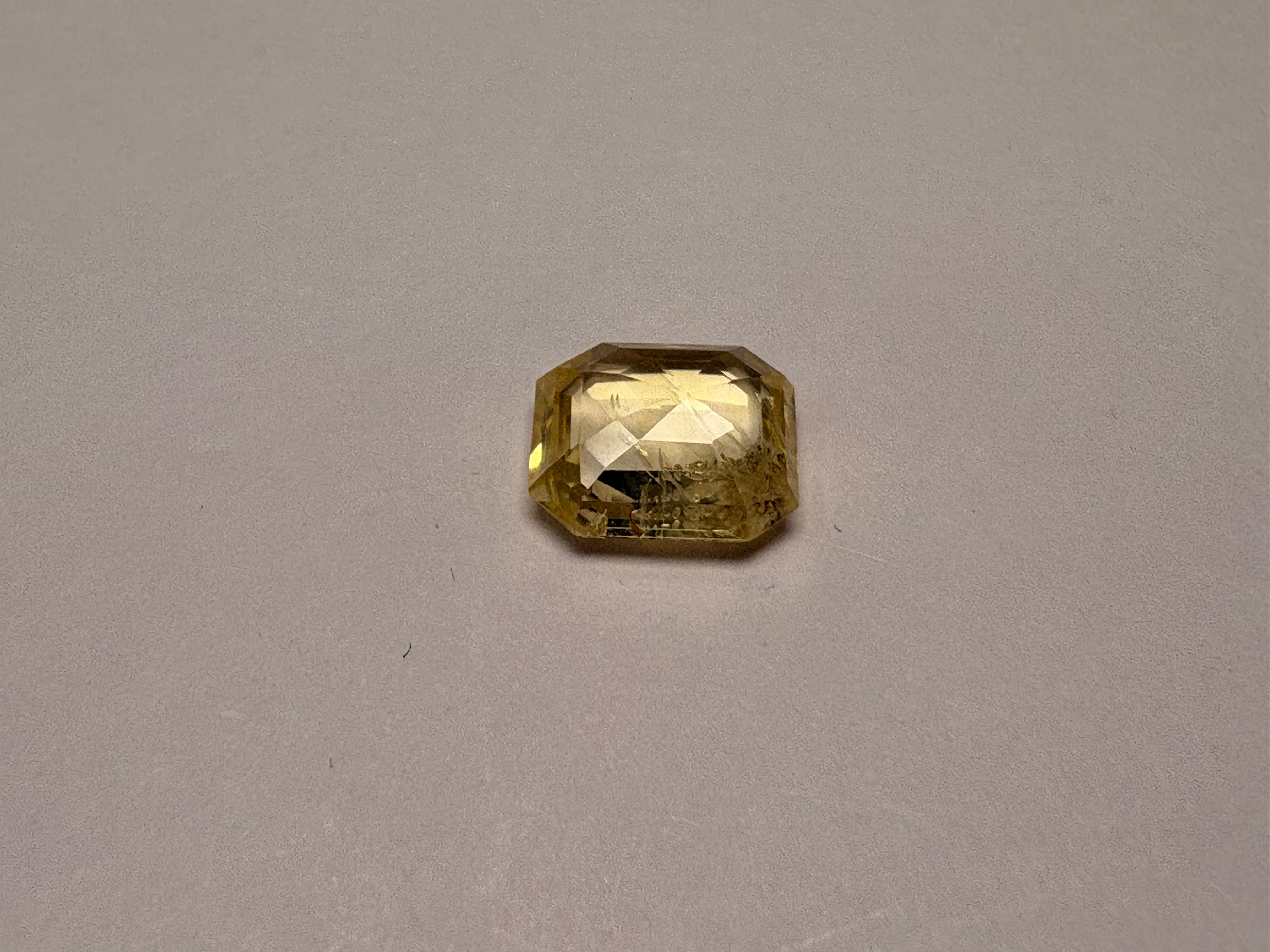 Yellow Sapphire 2.82 carat YSR-7 alternate face-up view
