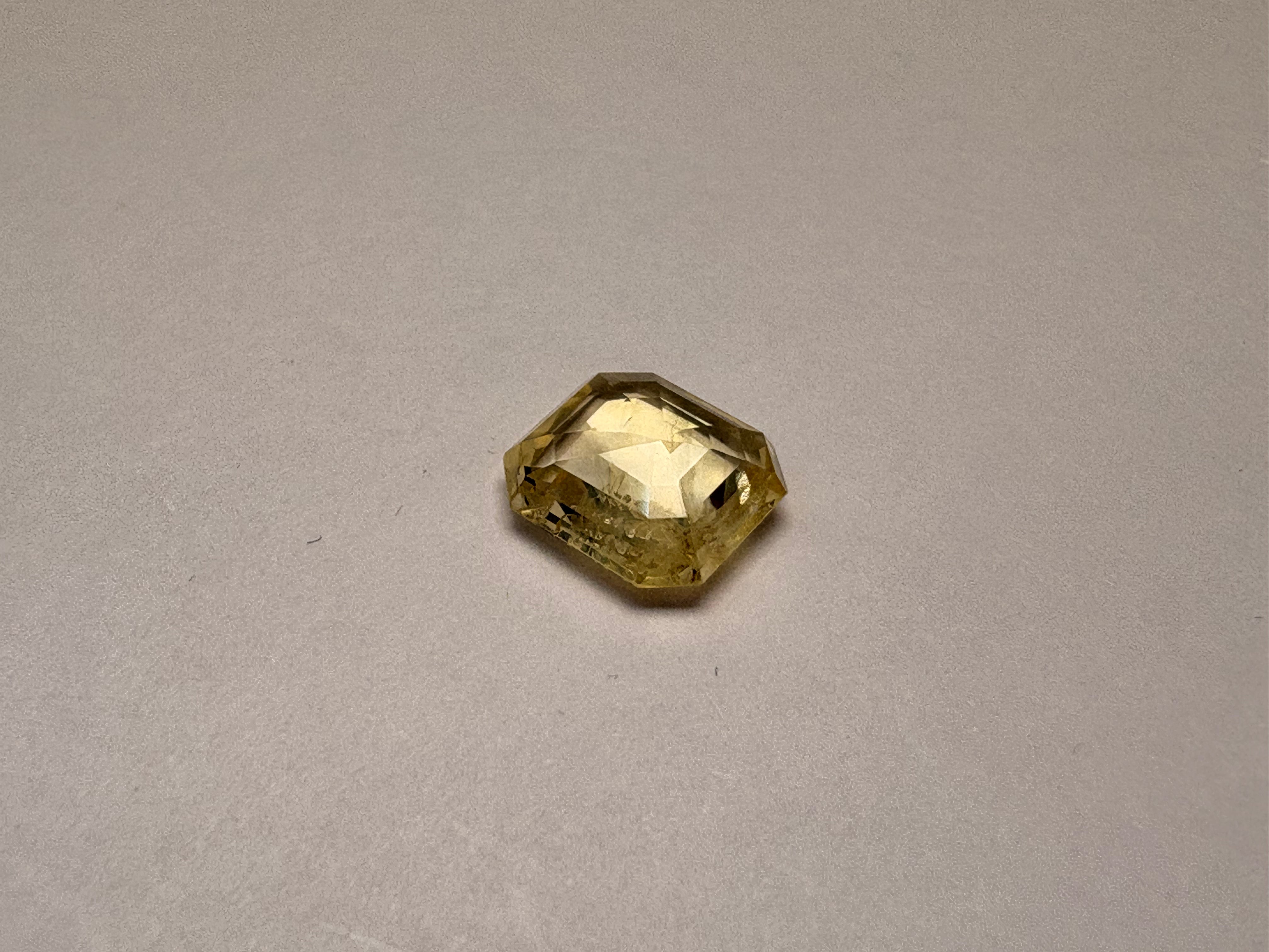 Yellow Sapphire 2.82 carat YSR-7 angled view