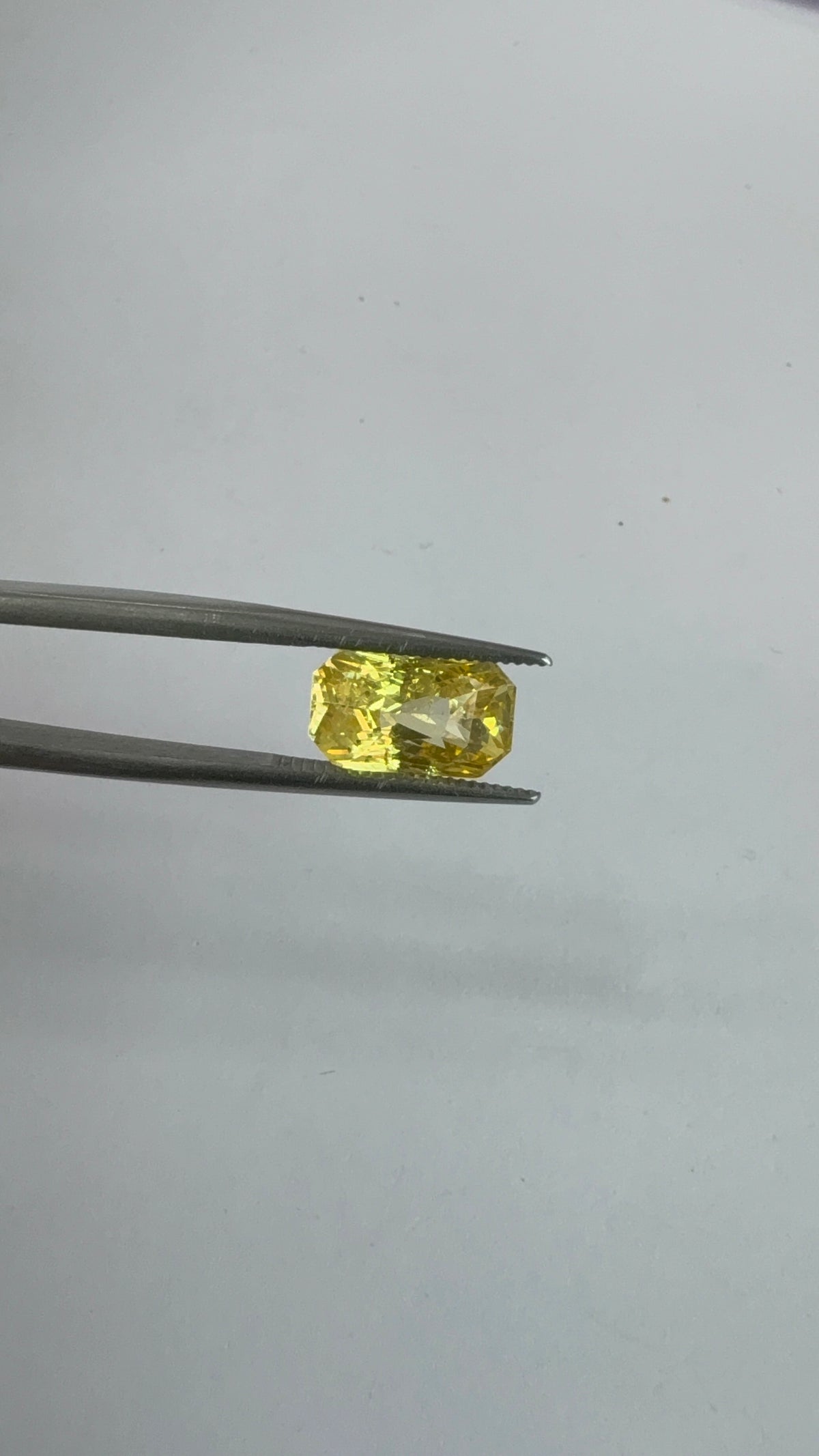 Yellow Sapphire 4.07 carat YSR-73 front view