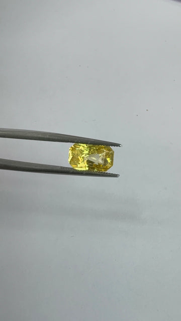 Yellow Sapphire 4.07 carat YSR-73 front view
