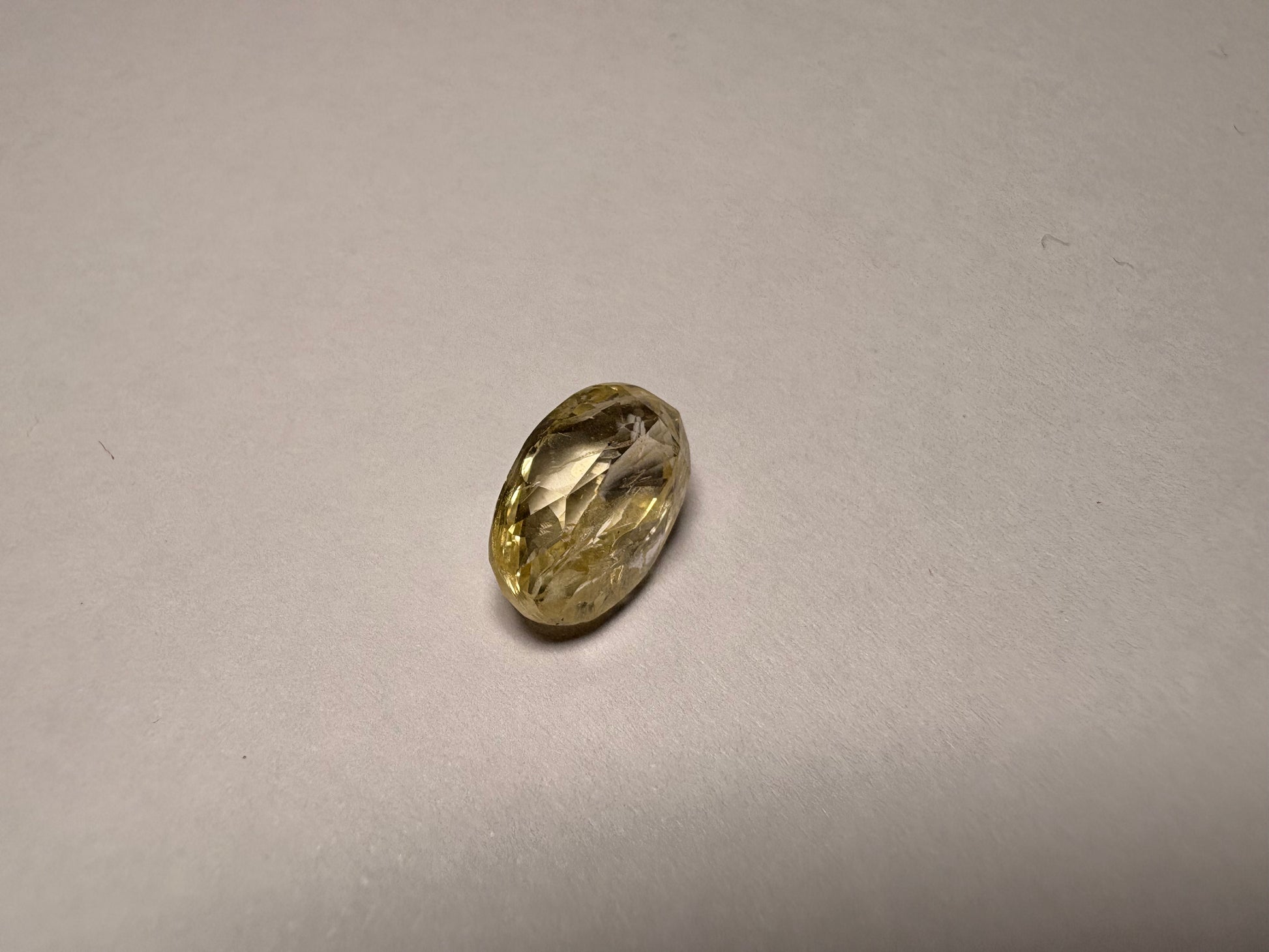 Yellow Sapphire 5.48 carat YSR-75 face-up view