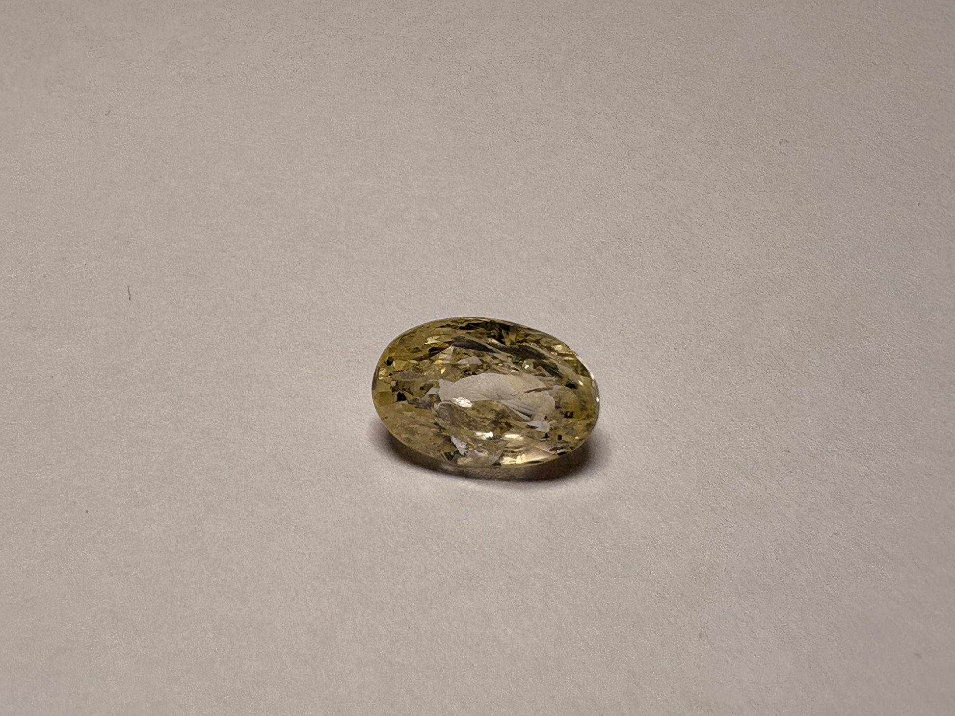 Yellow Sapphire 5.48 carat YSR-75 close view