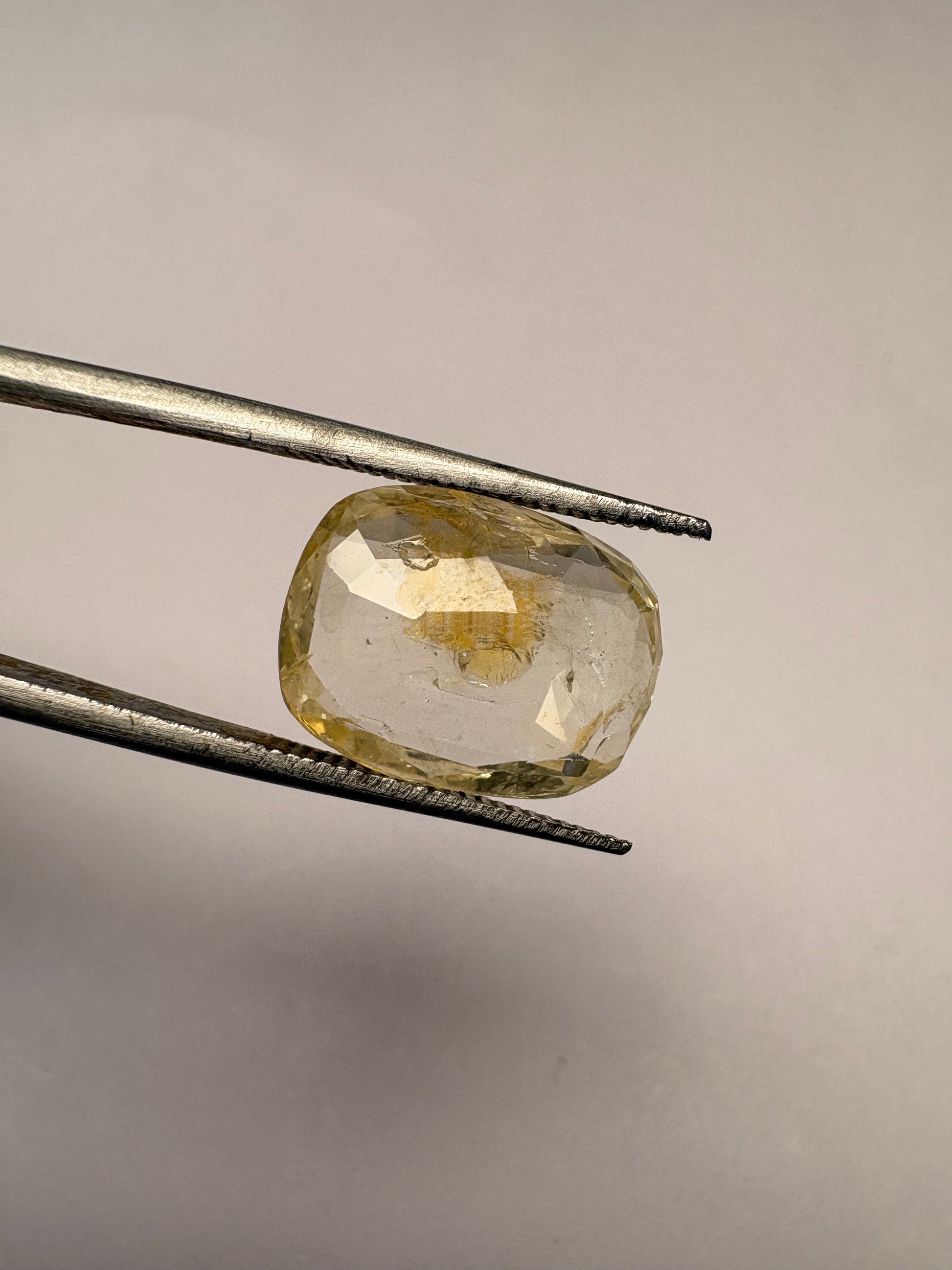 Yellow Sapphire 5.48 carat YSR-75 detail view 12