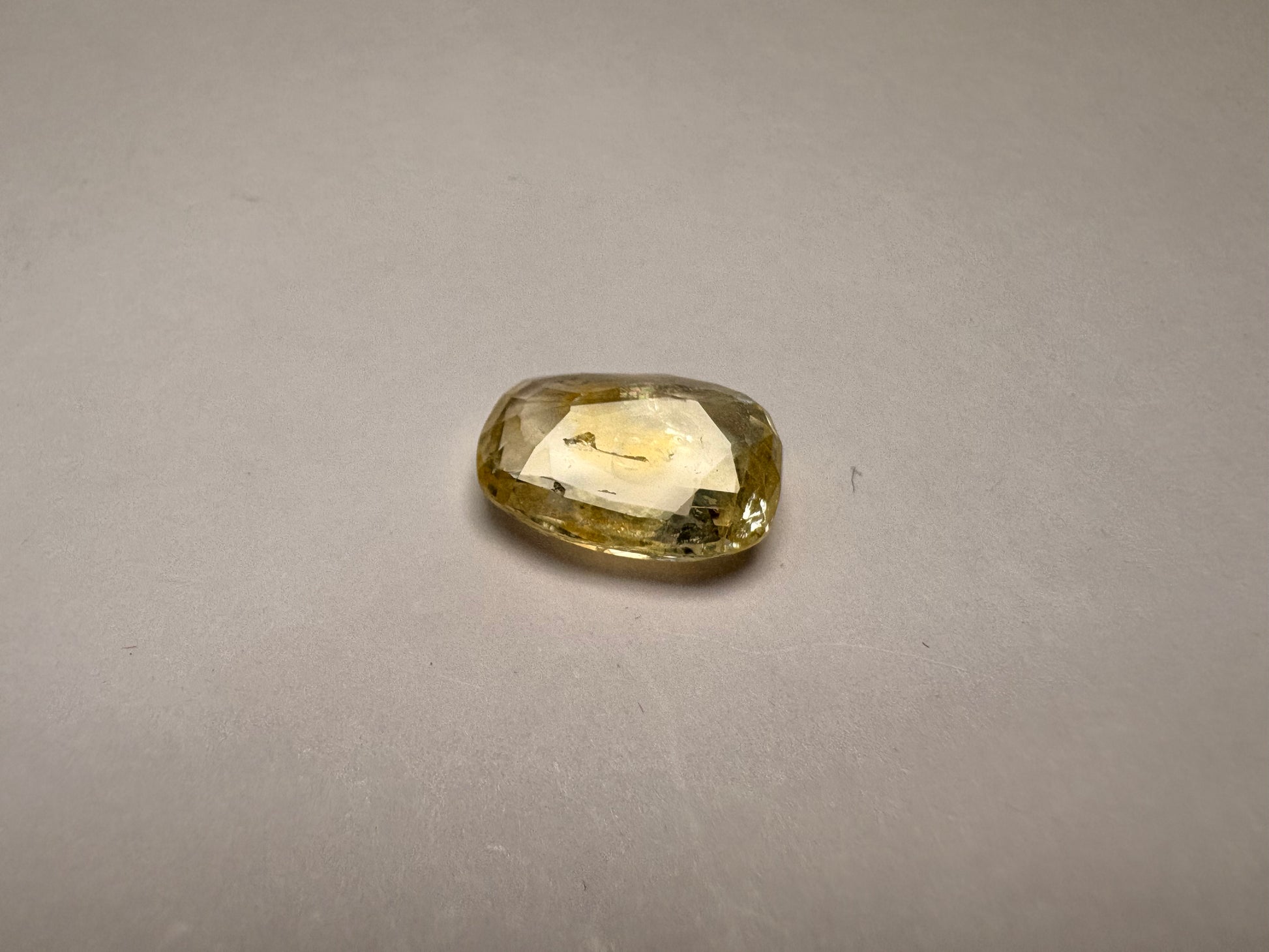 Yellow Sapphire 5.48 carat YSR-75 detail view 13