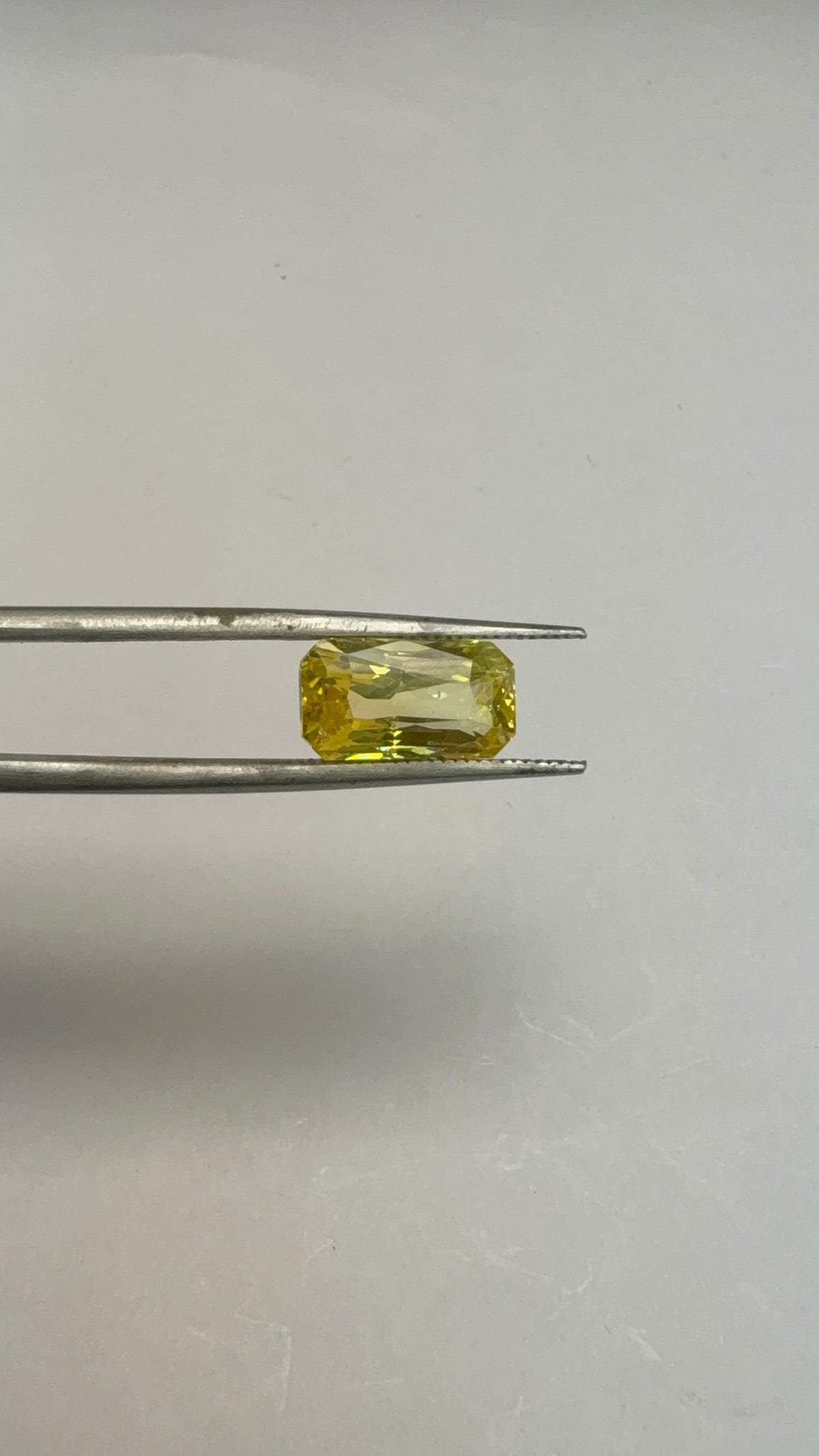 Yellow Sapphire 4.03 carat YSR-77 front view