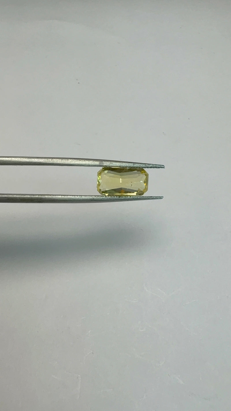 Yellow Sapphire – 4.03 Carat – Sri Lanka