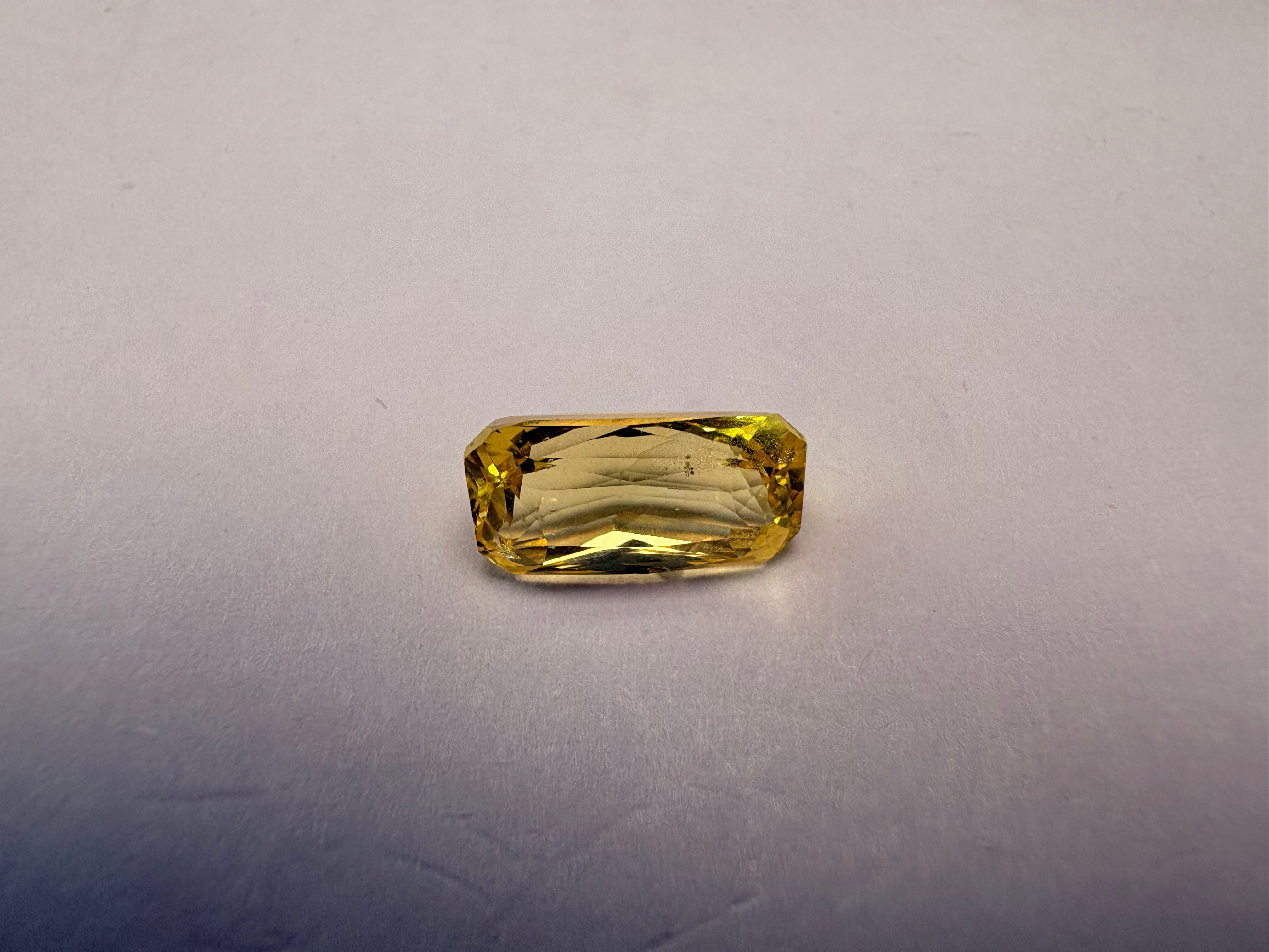 Yellow Sapphire 4.03 carat YSR-77 alternate face-up view