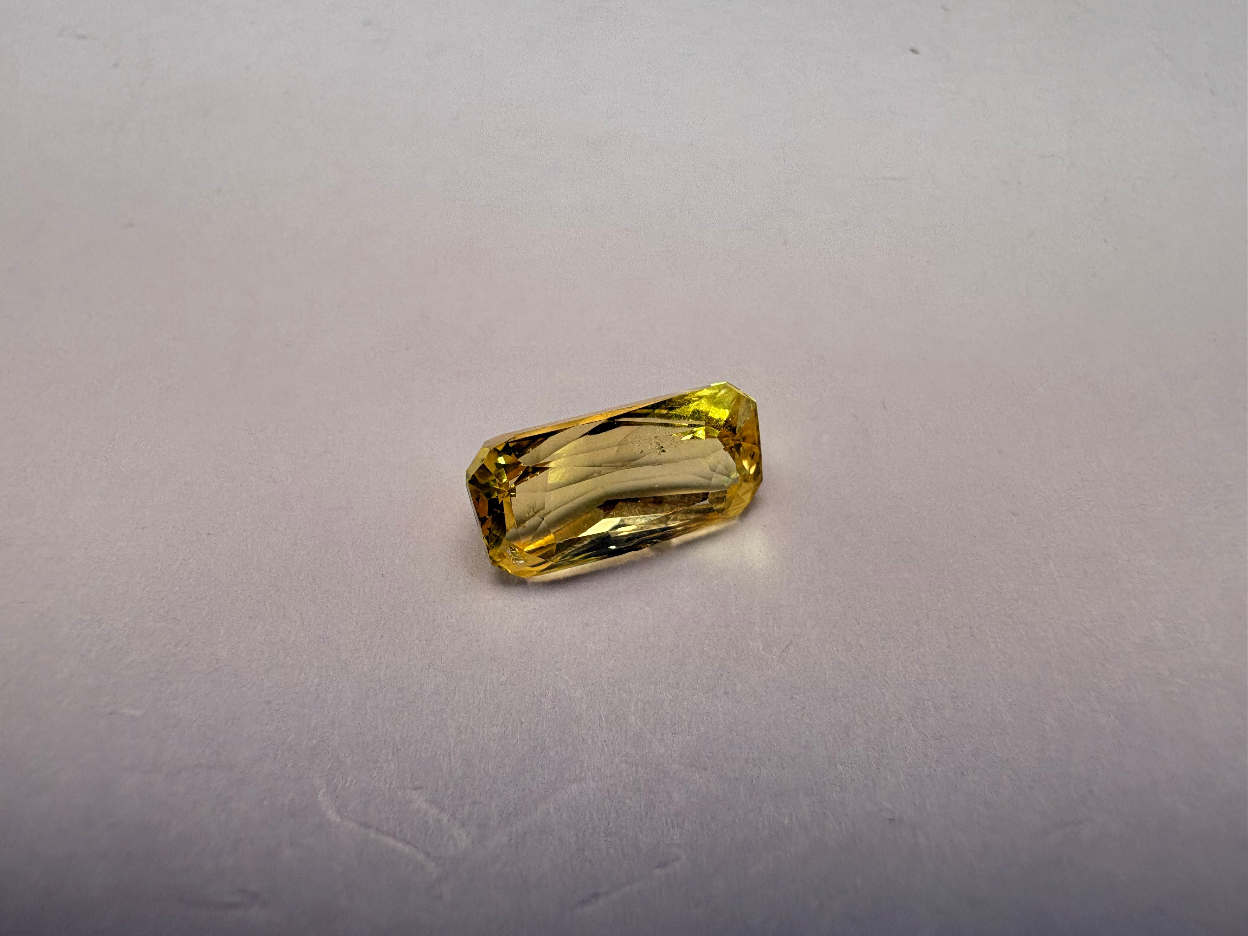 Yellow Sapphire 4.03 carat YSR-77 angled view