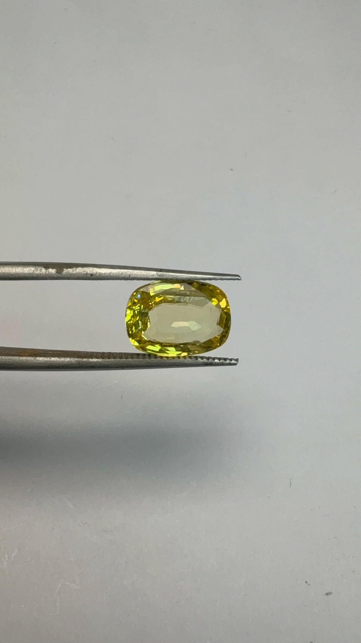 Yellow Sapphire 4.02 carat YSR-92 front view