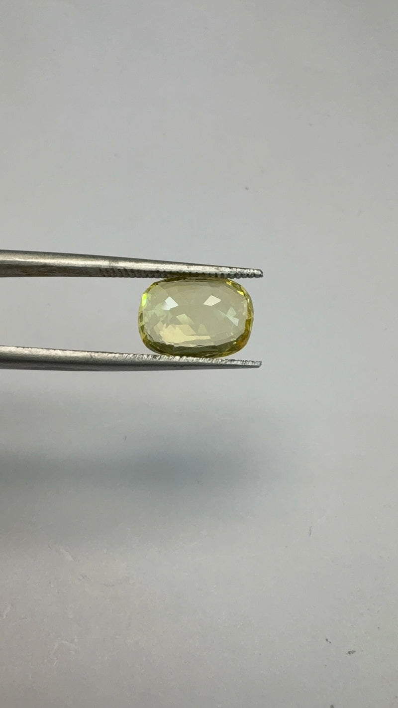 Yellow Sapphire – 4.02 Carat – Sri Lanka