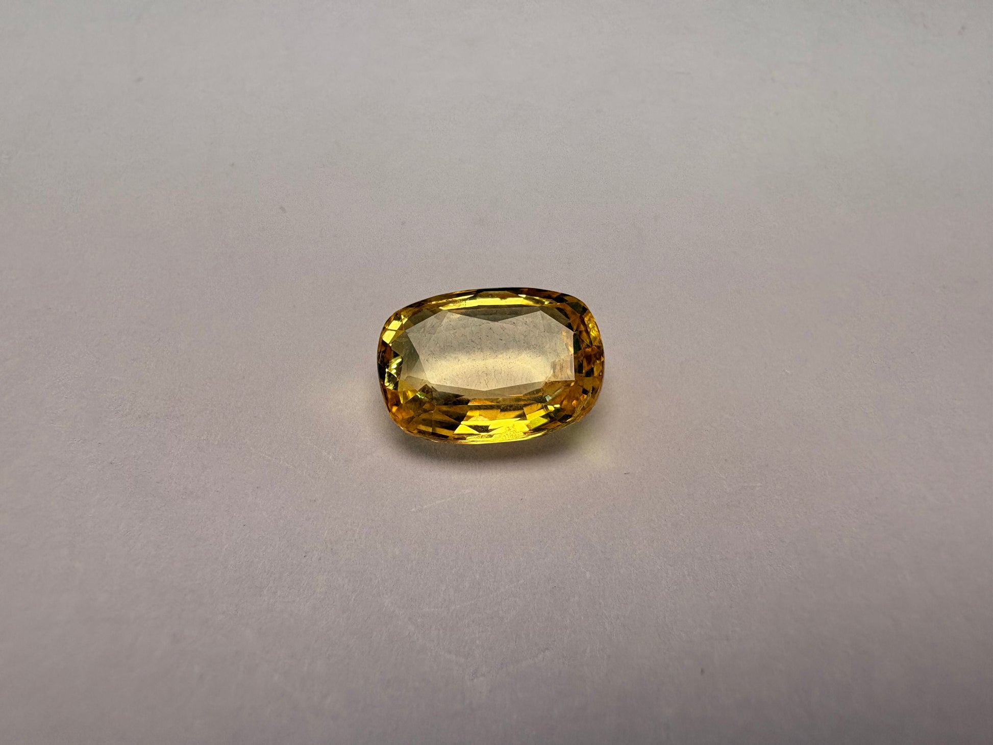 Yellow Sapphire 4.02 carat YSR-92 alternate face-up view