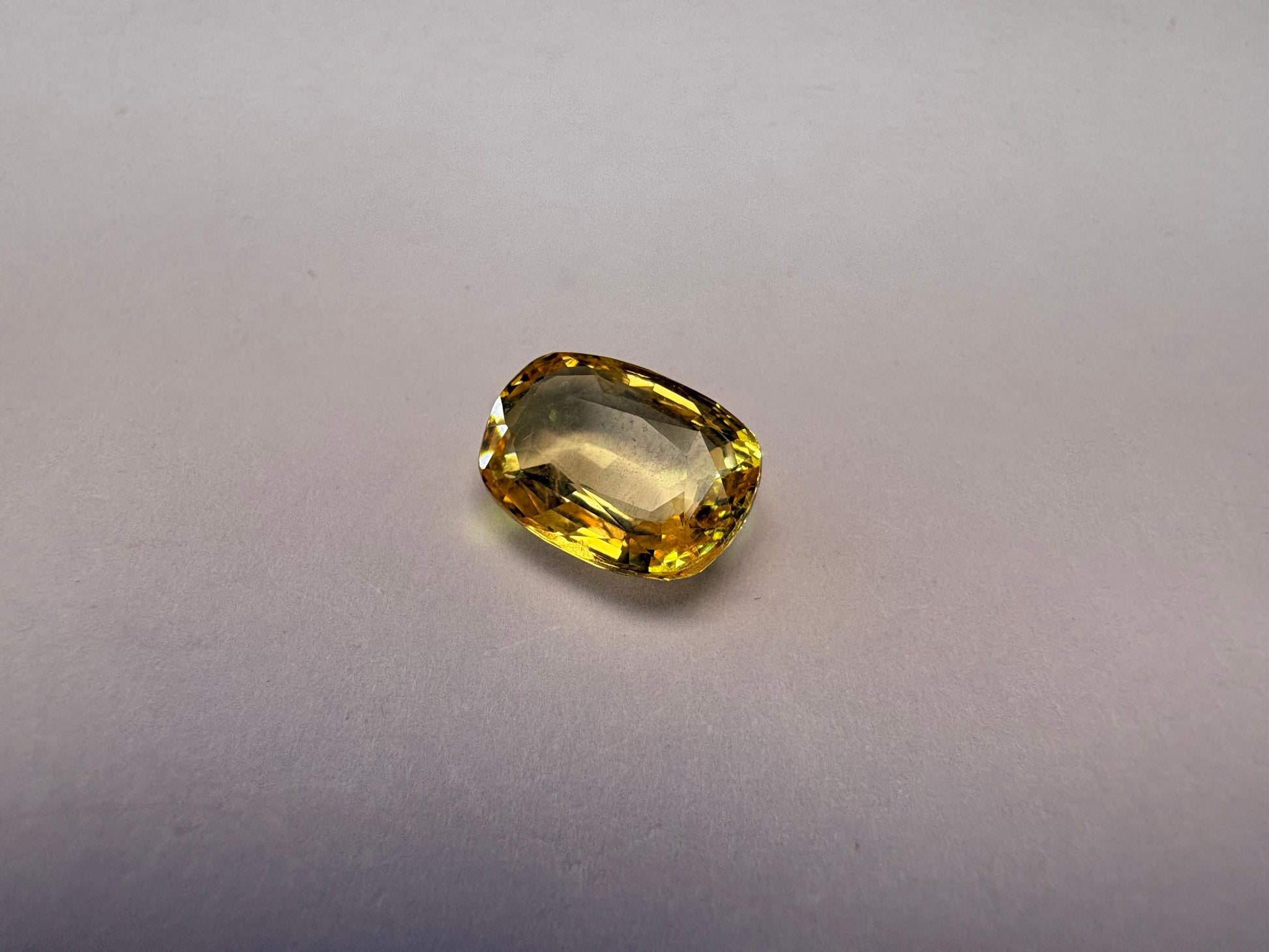 Yellow Sapphire 4.02 carat YSR-92 close view